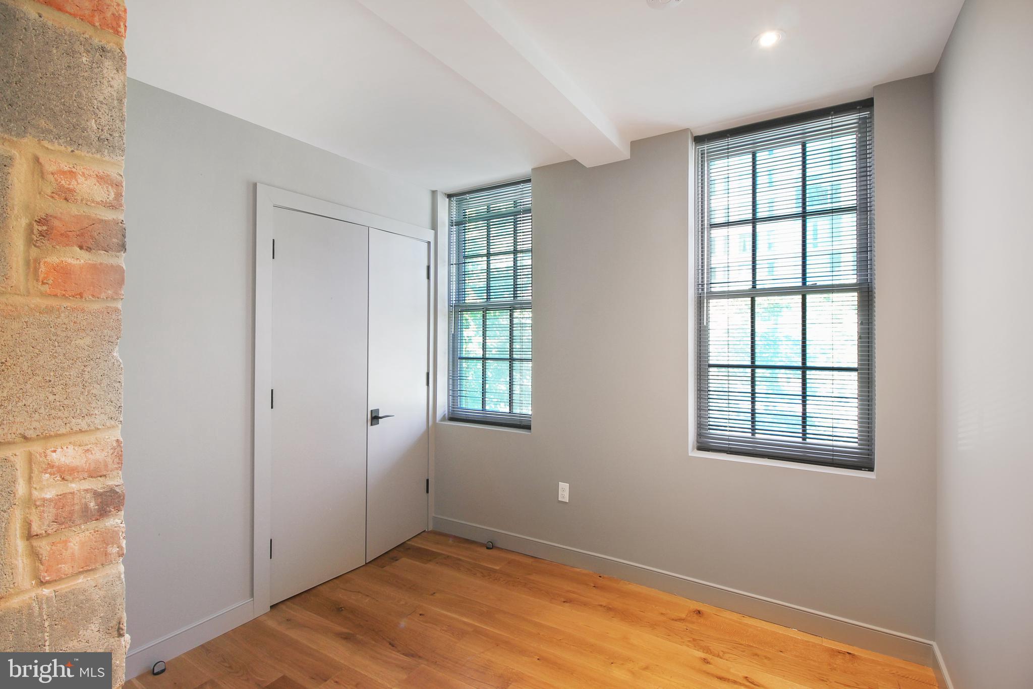 MT VERNON SQUARE - Commercial Sale