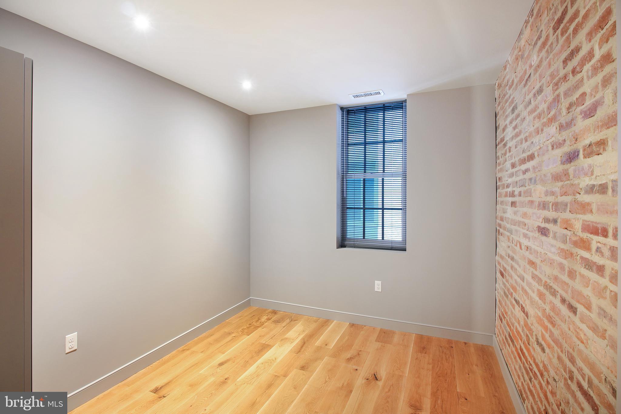 MT VERNON SQUARE - Commercial Sale