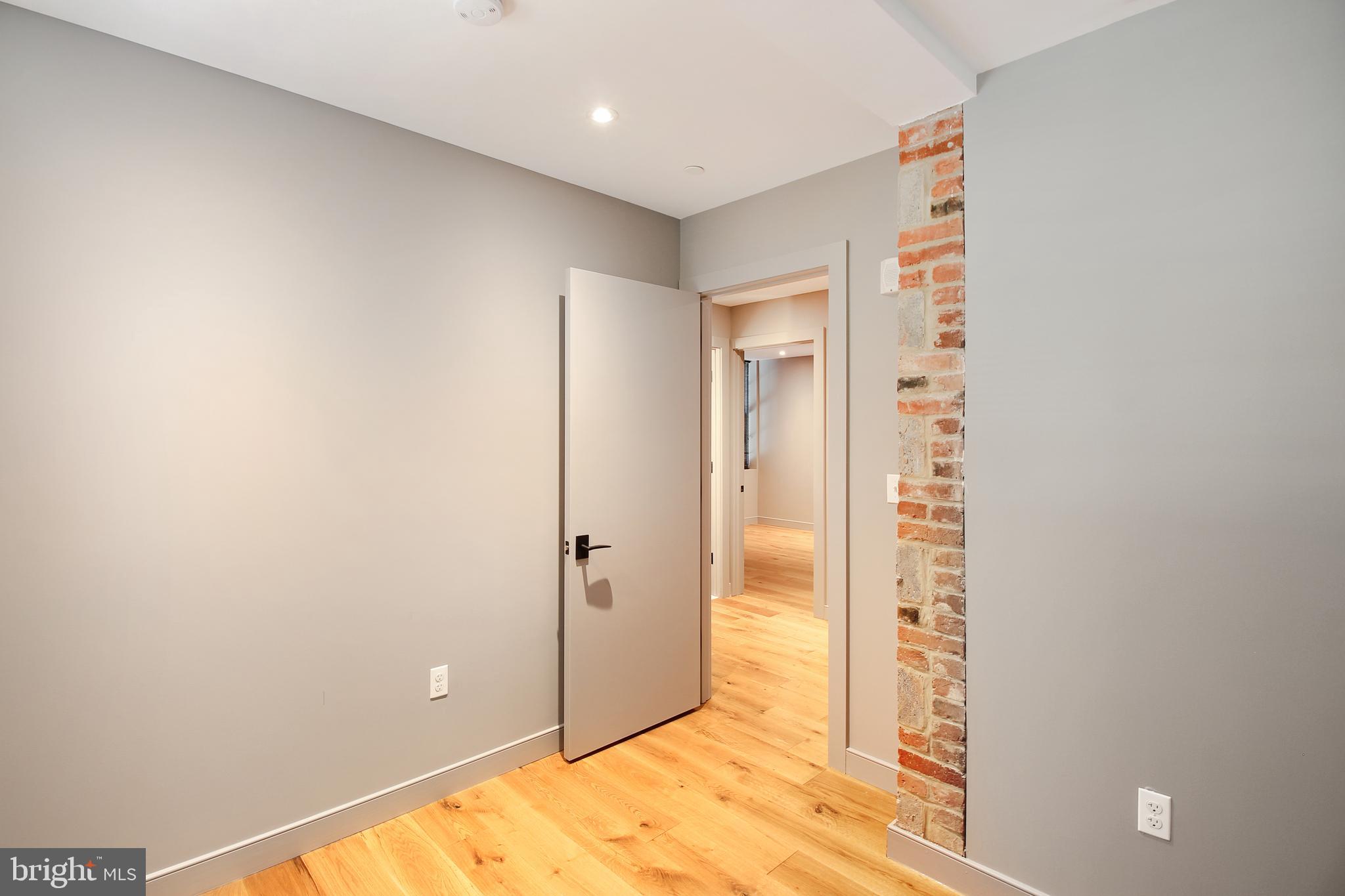 MT VERNON SQUARE - Commercial Sale
