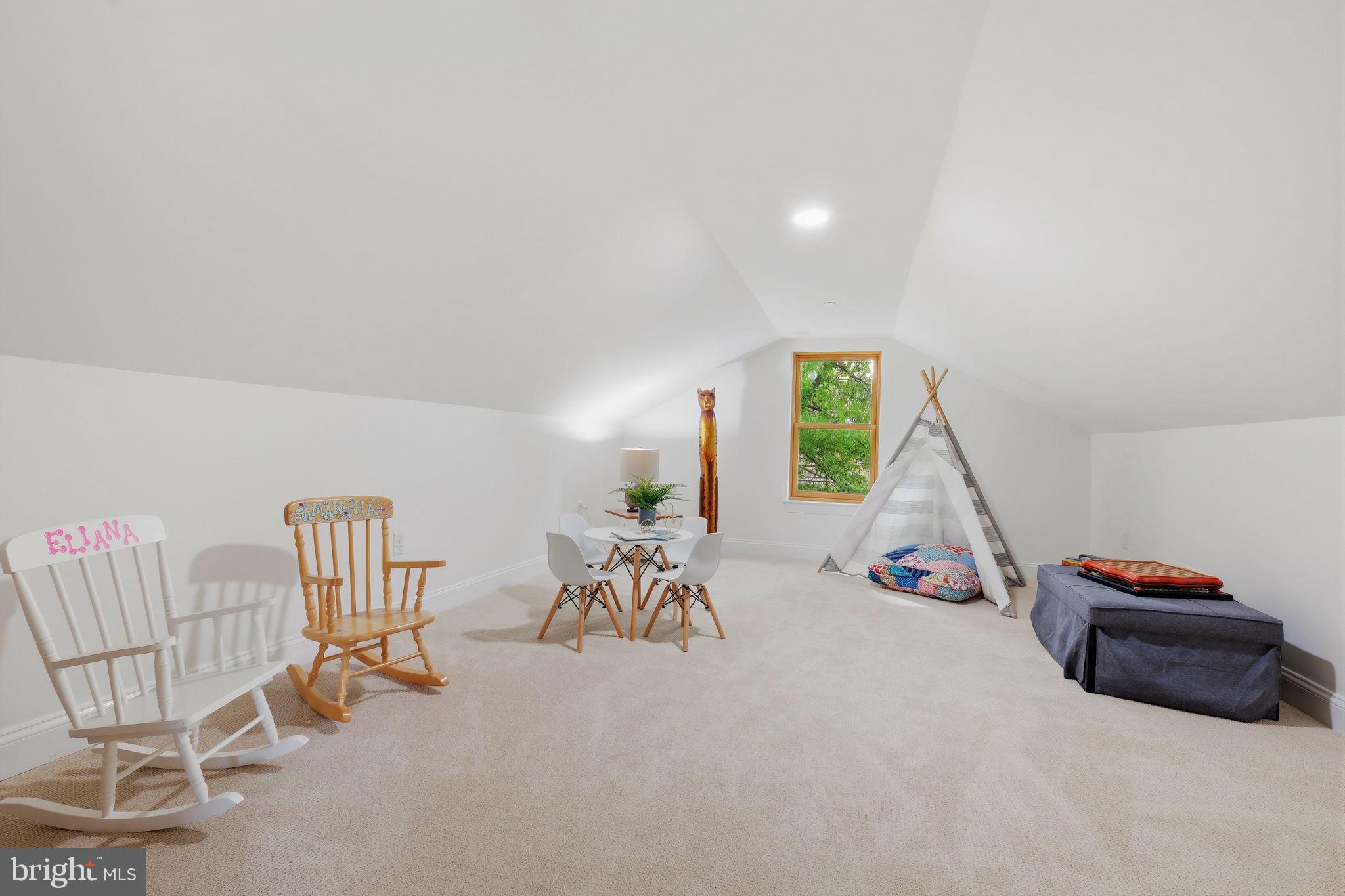 KENTLANDS GATEHOUSE - Residential