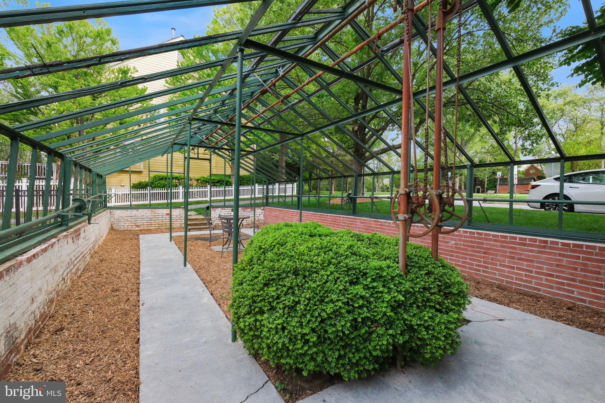 KENTLANDS GATEHOUSE - Residential