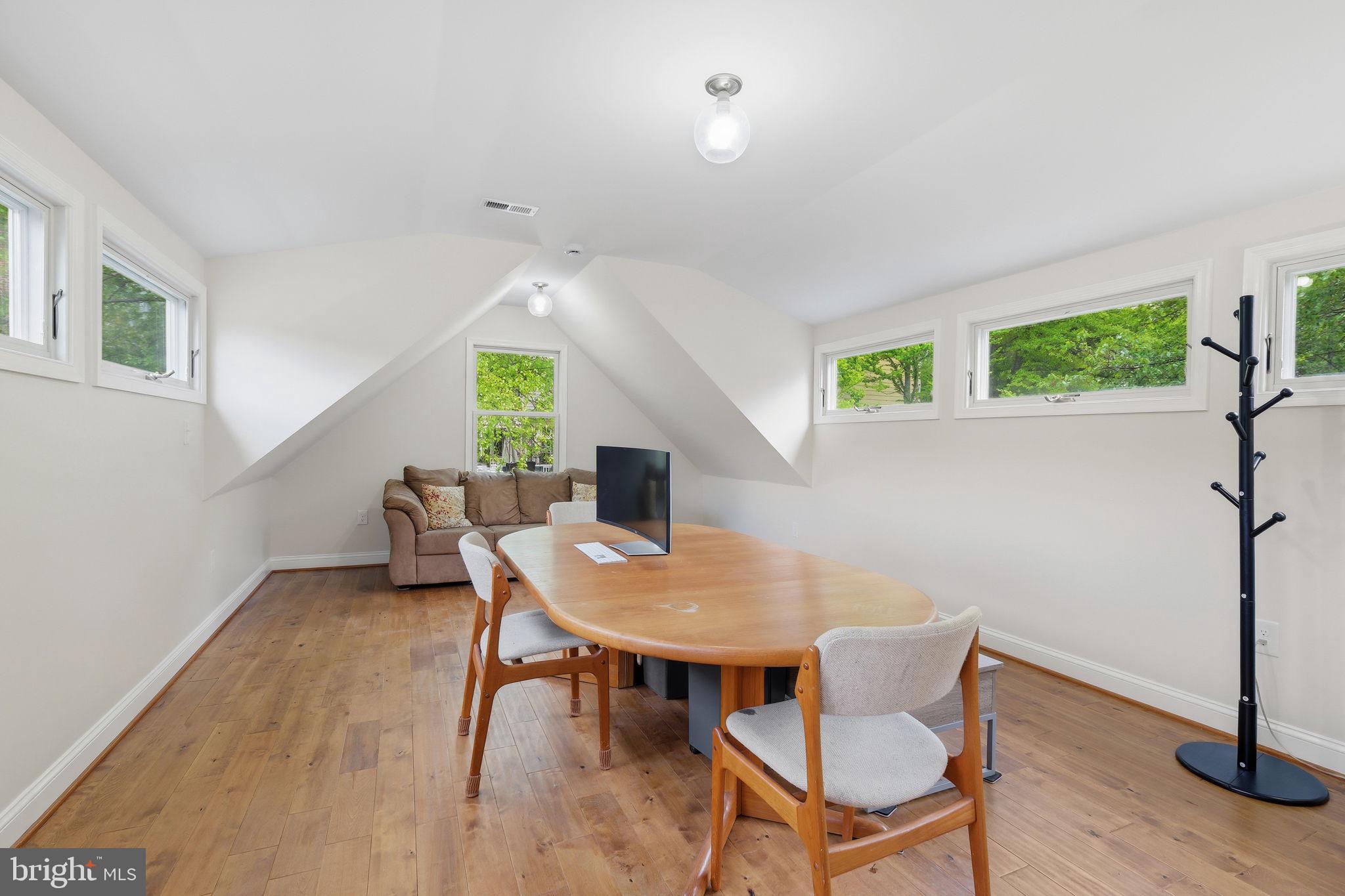 KENTLANDS GATEHOUSE - Residential