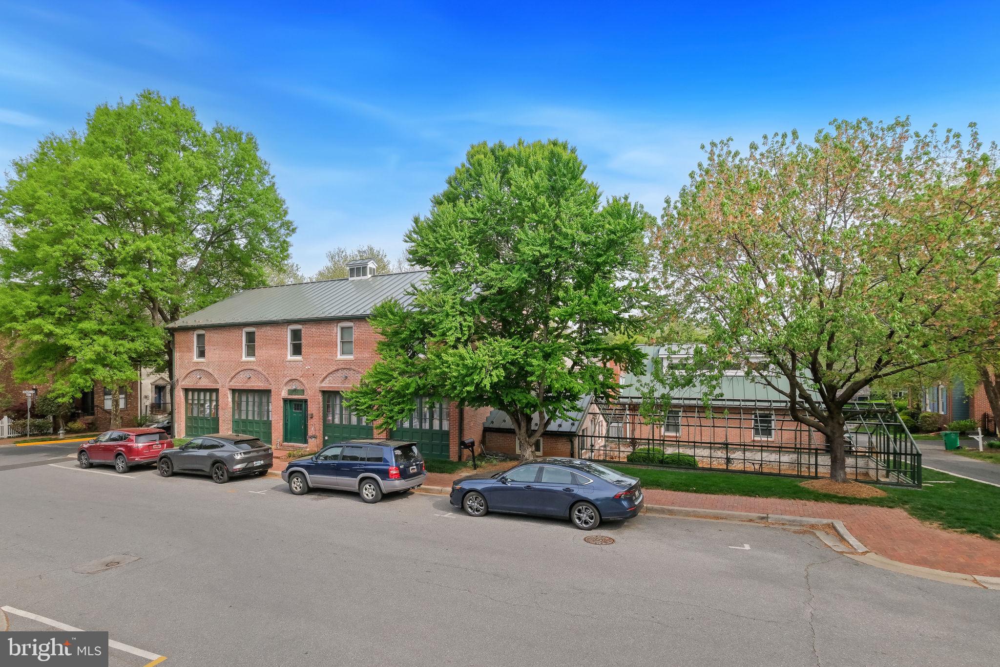 KENTLANDS GATEHOUSE - Residential