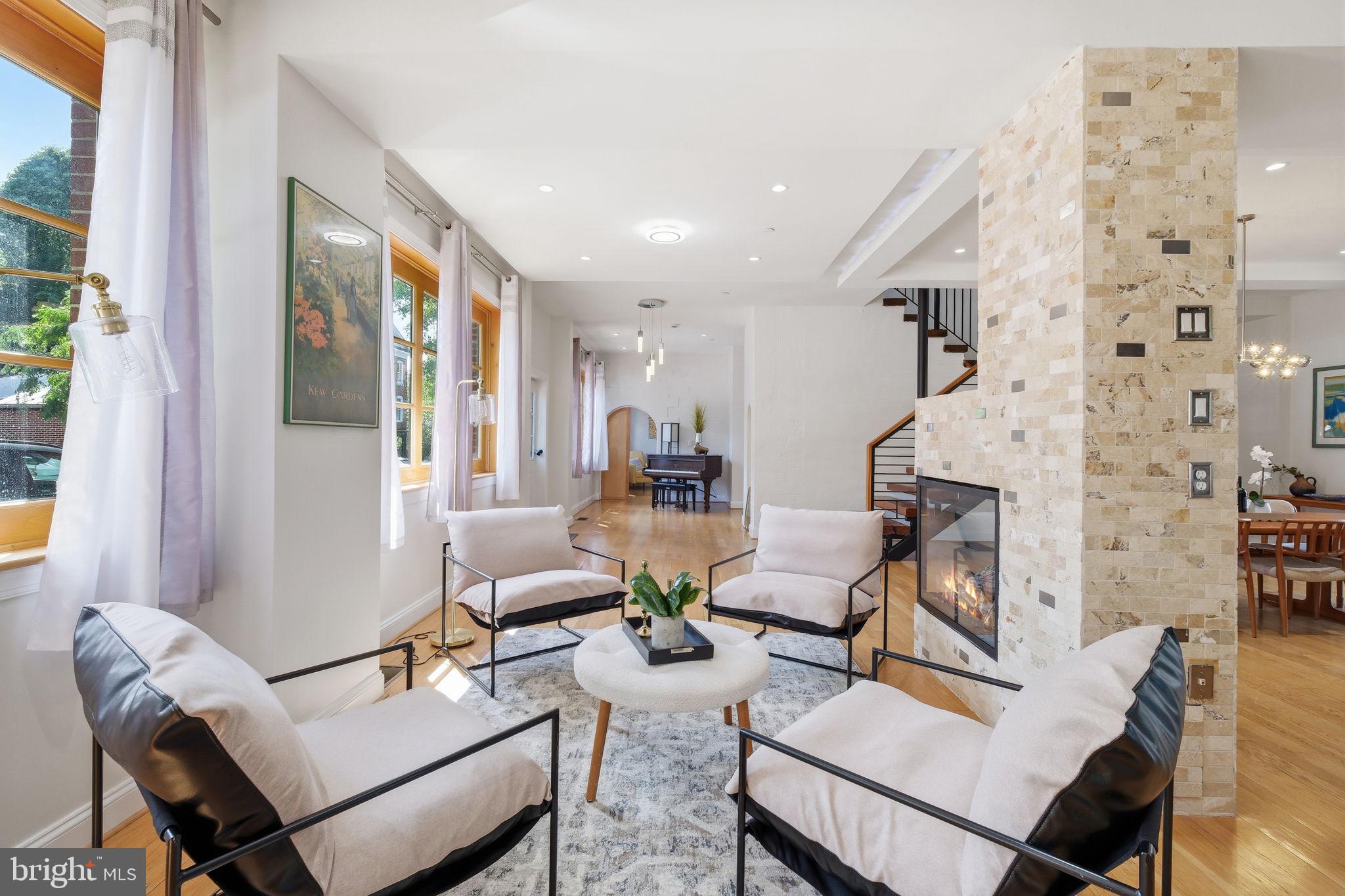 KENTLANDS GATEHOUSE - Residential