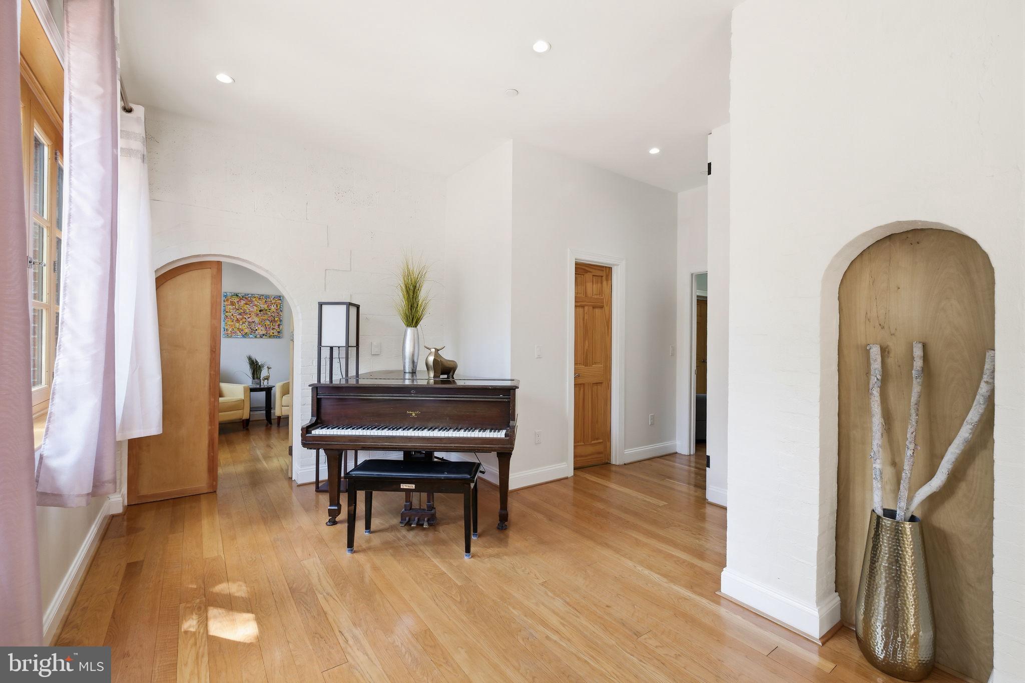 KENTLANDS GATEHOUSE - Residential
