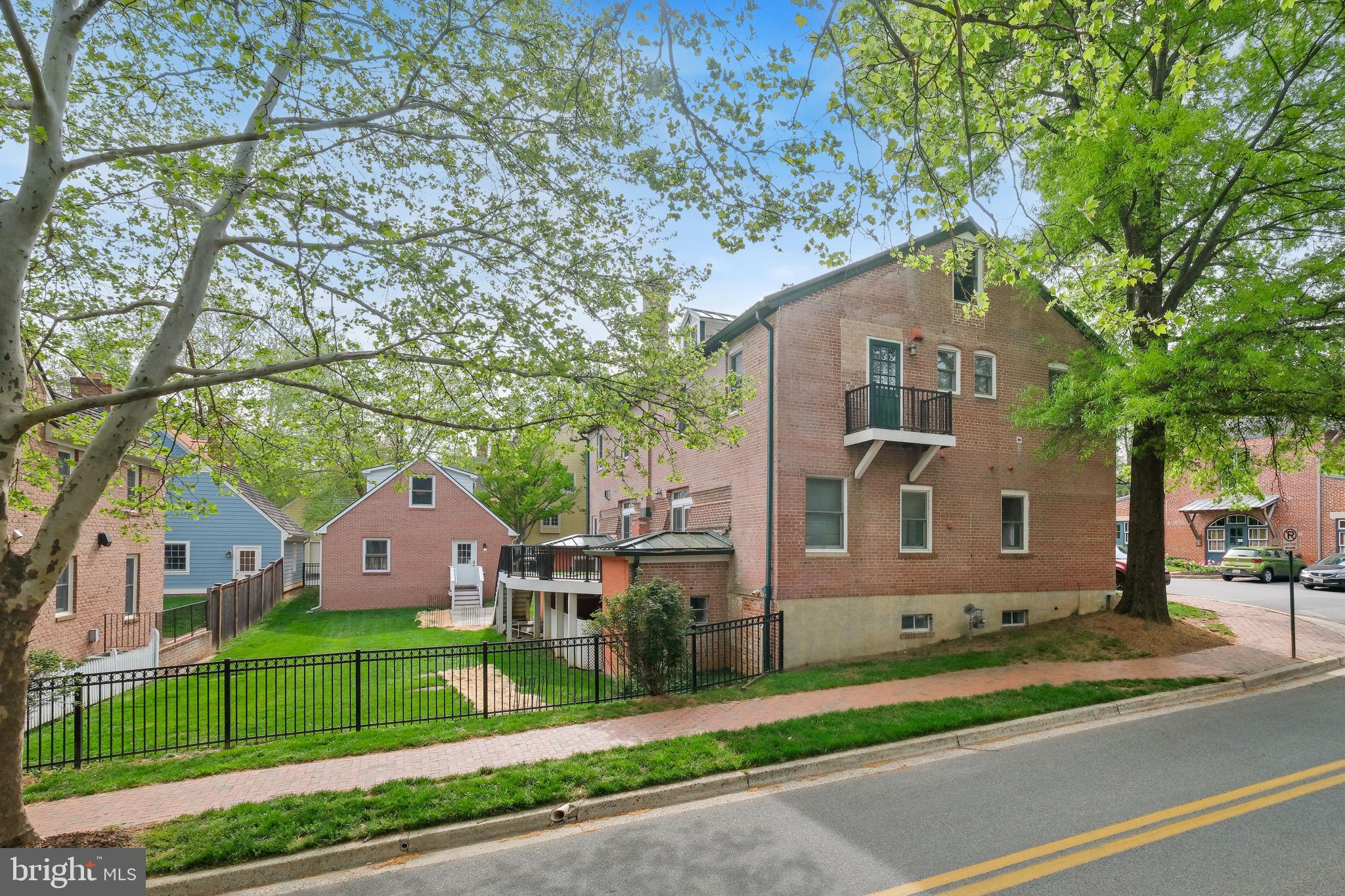 KENTLANDS GATEHOUSE - Residential