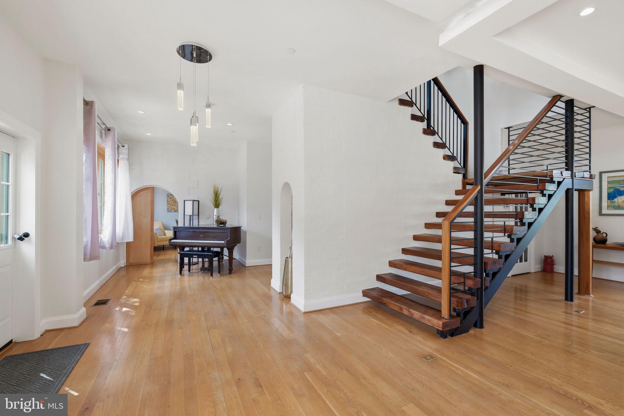 KENTLANDS GATEHOUSE - Residential