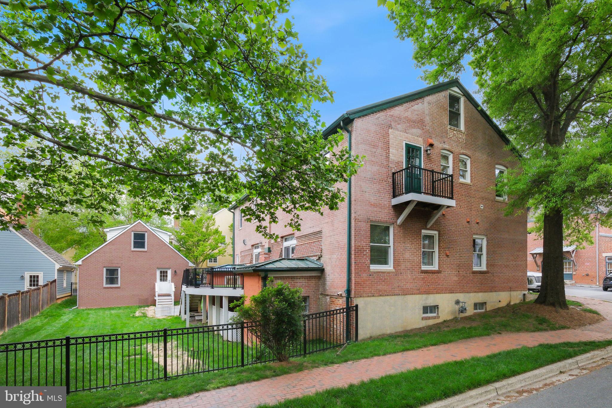 KENTLANDS GATEHOUSE - Residential