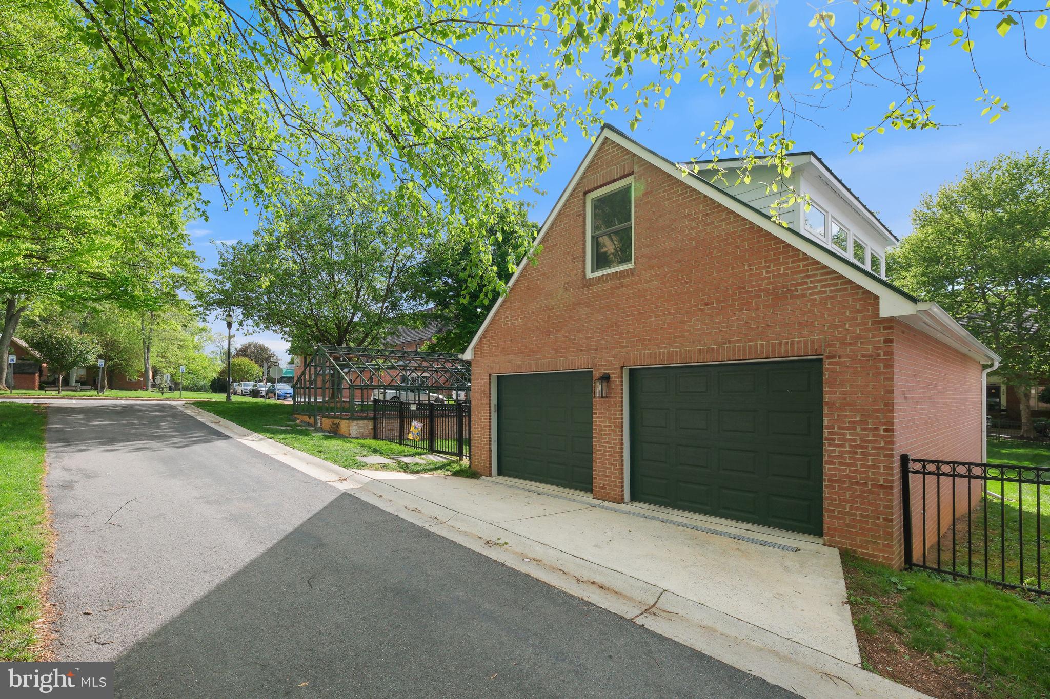 KENTLANDS GATEHOUSE - Residential