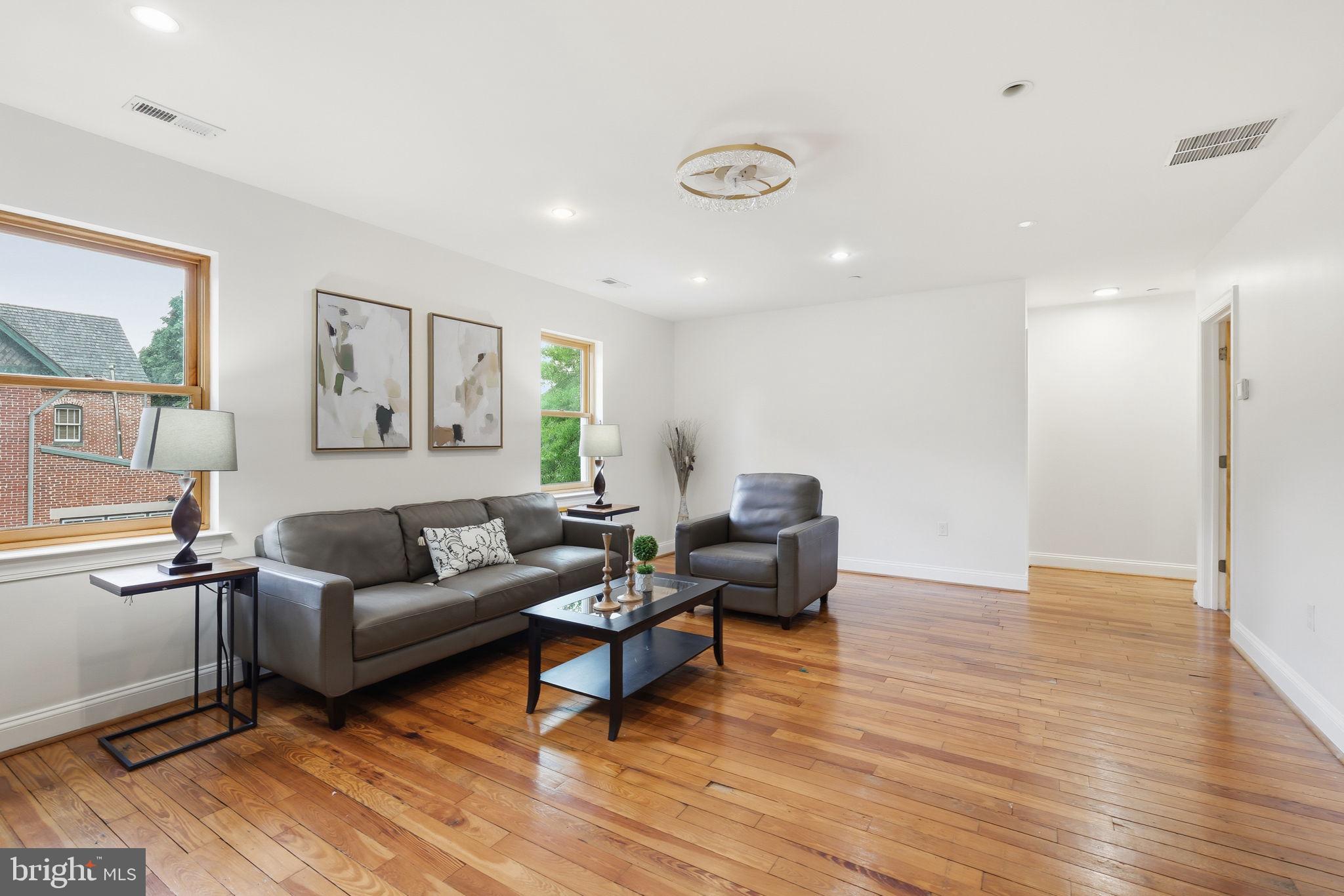 KENTLANDS GATEHOUSE - Residential