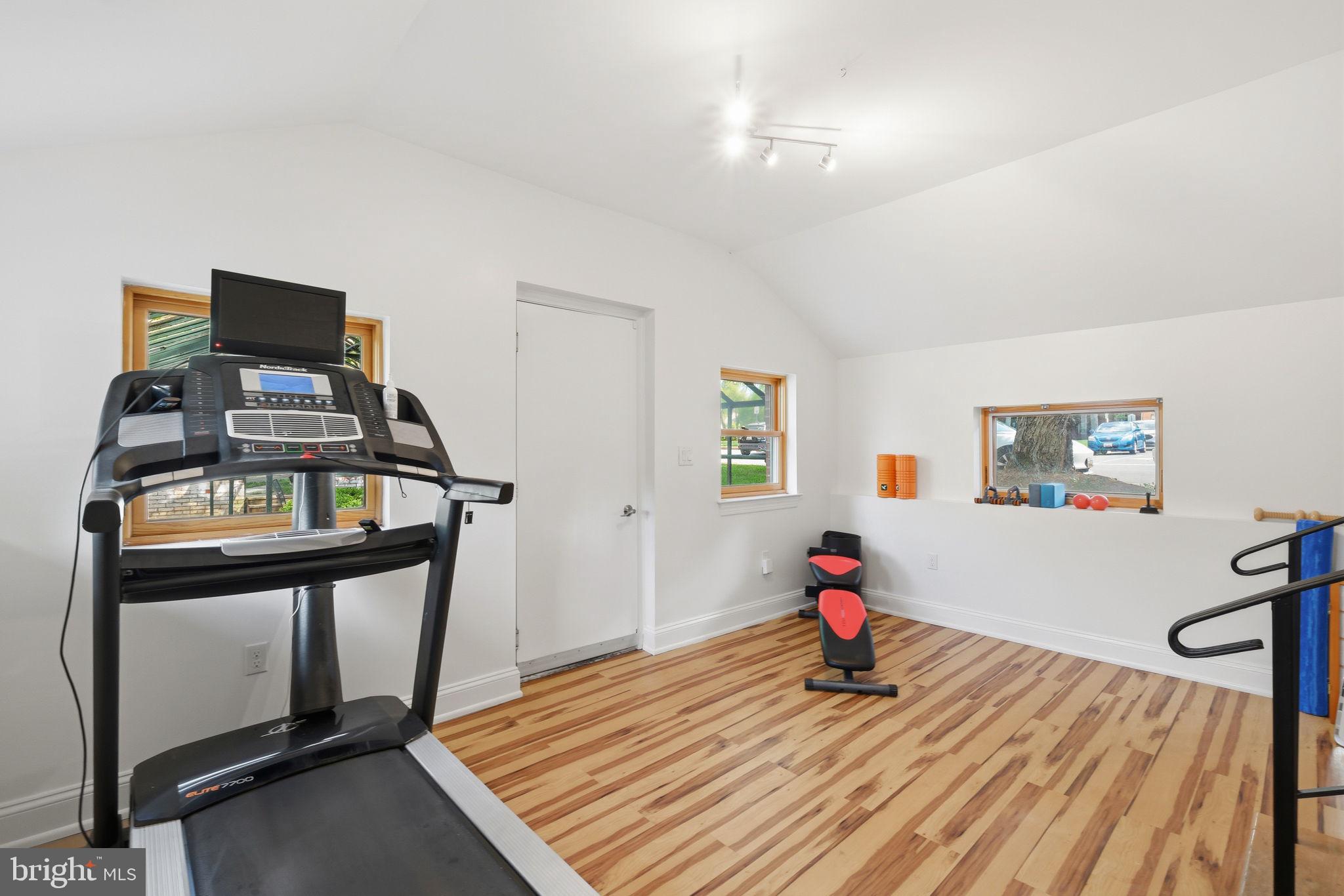 KENTLANDS GATEHOUSE - Residential