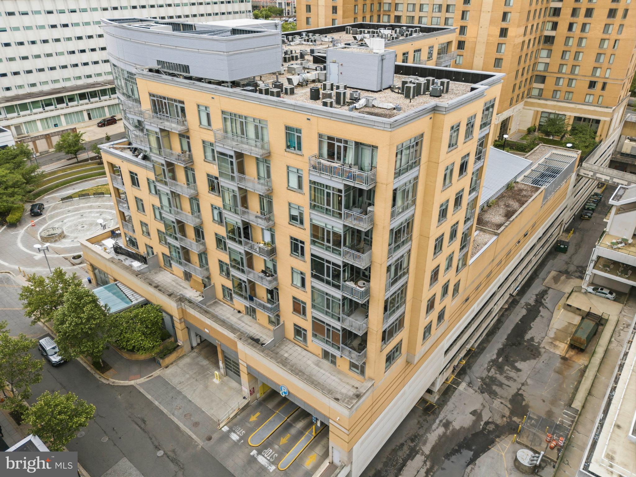 ONE INDEPENDENCE PLAZA - Residential
