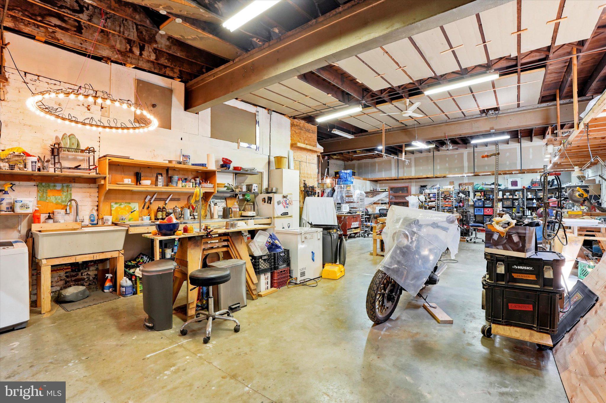 PORT RICHMOND - Commercial Sale