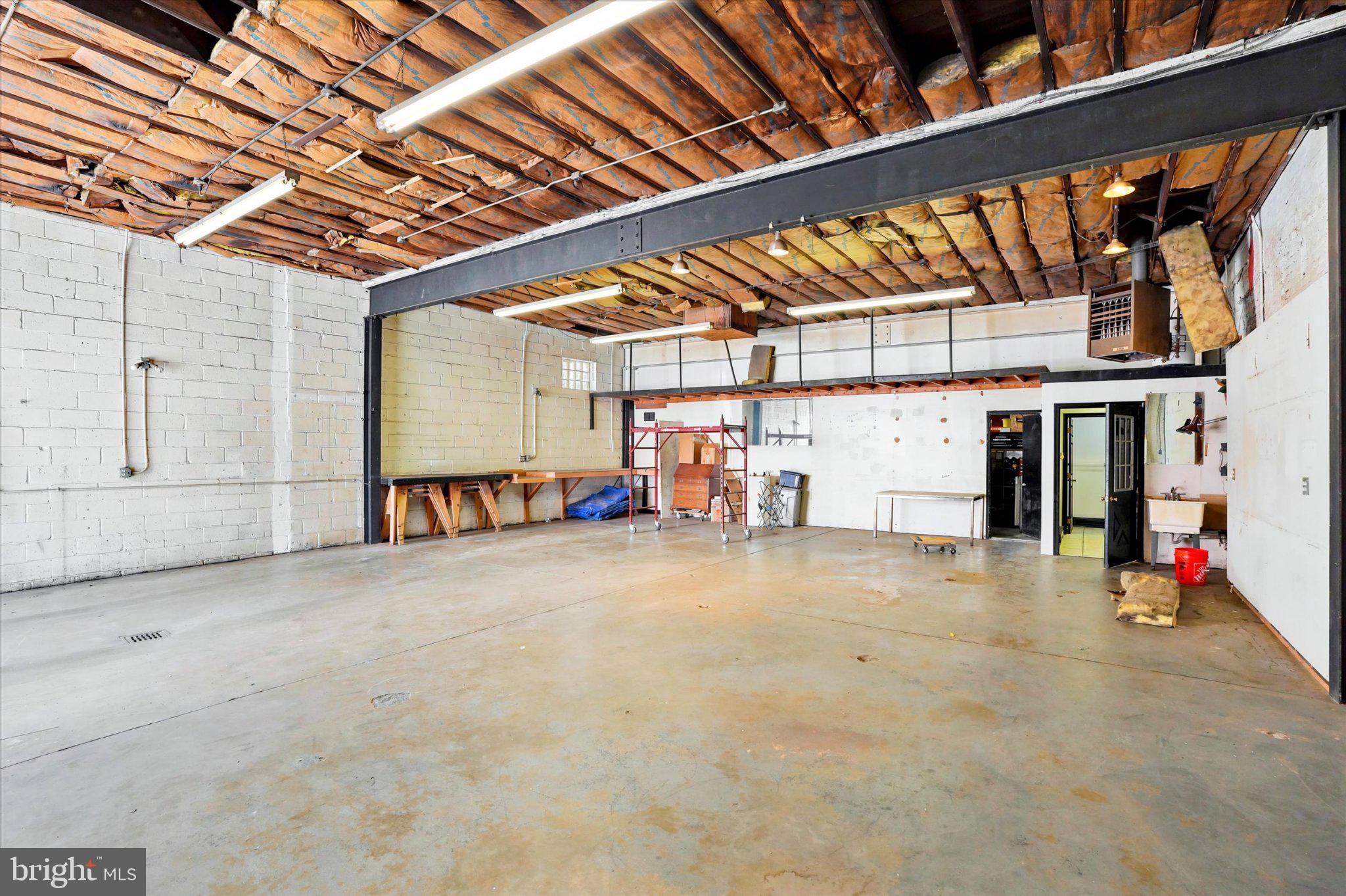 PORT RICHMOND - Commercial Sale