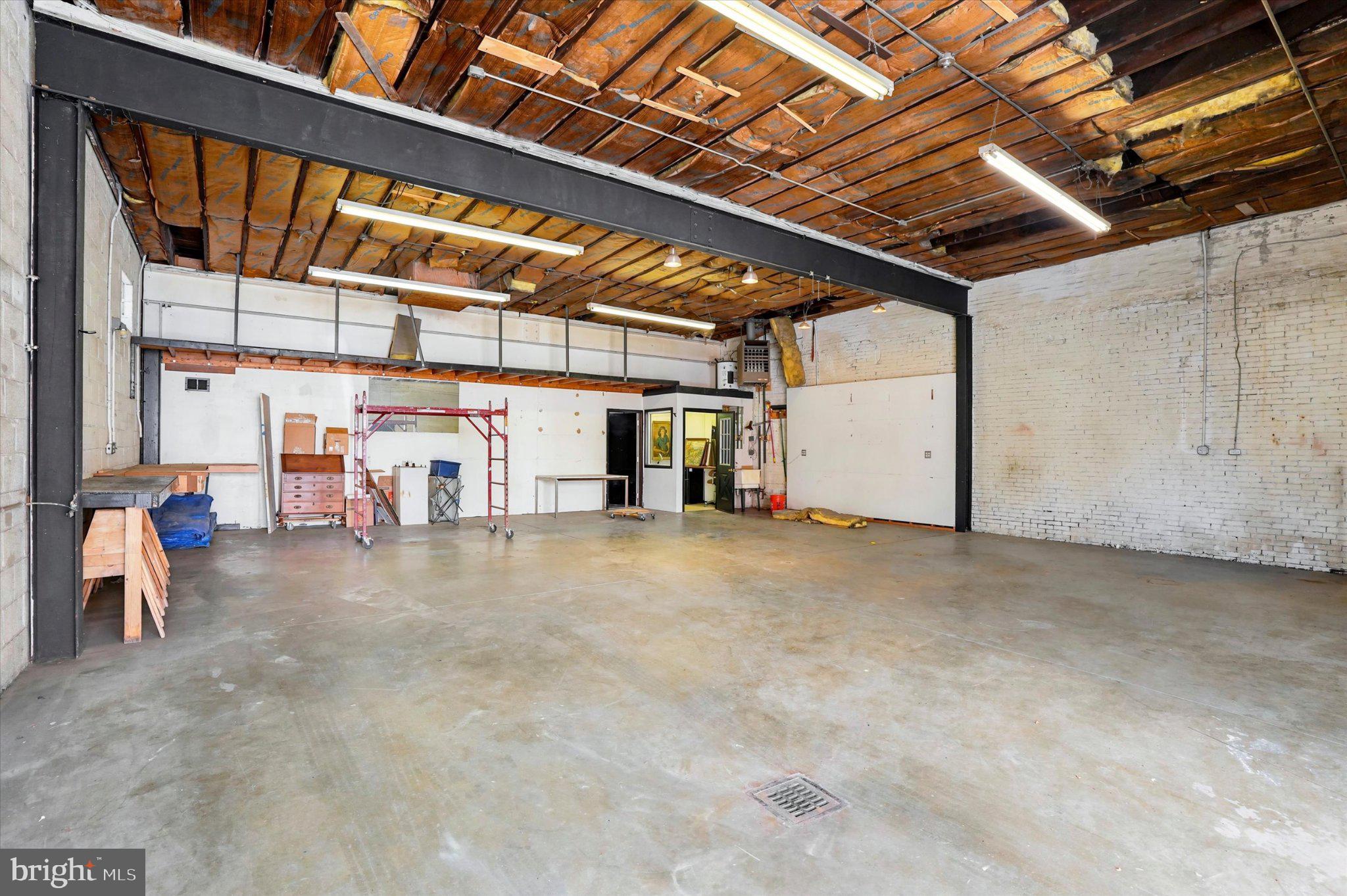 PORT RICHMOND - Commercial Sale