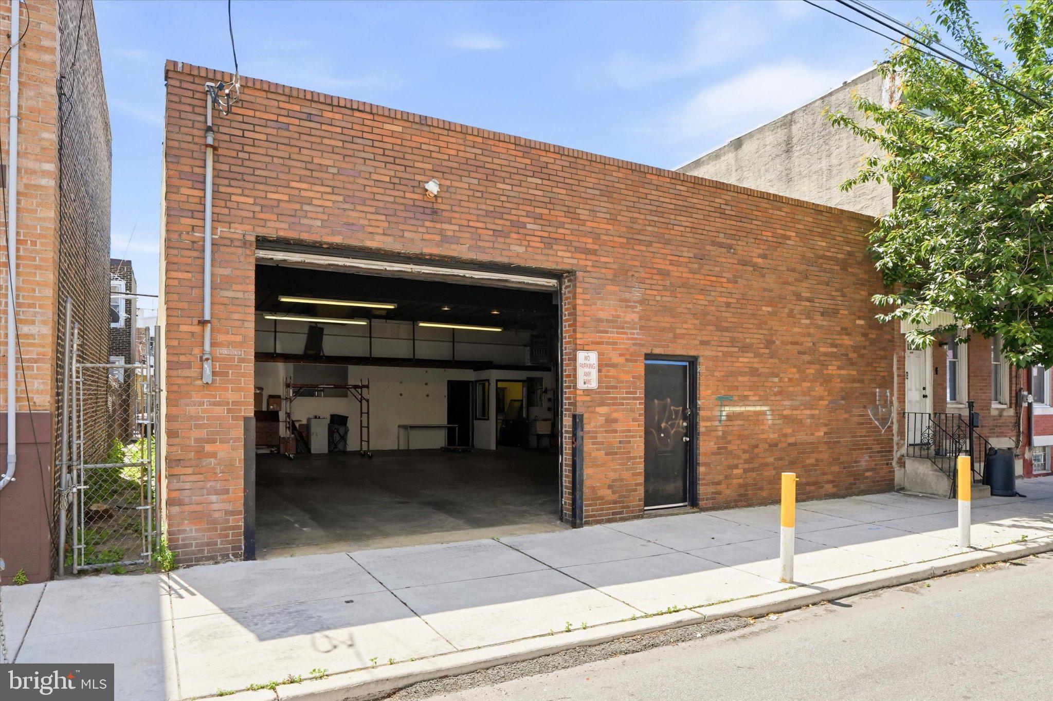 PORT RICHMOND - Commercial Sale