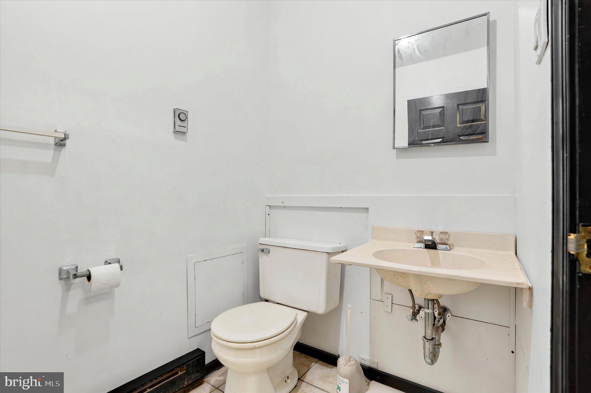 PORT RICHMOND - Commercial Sale