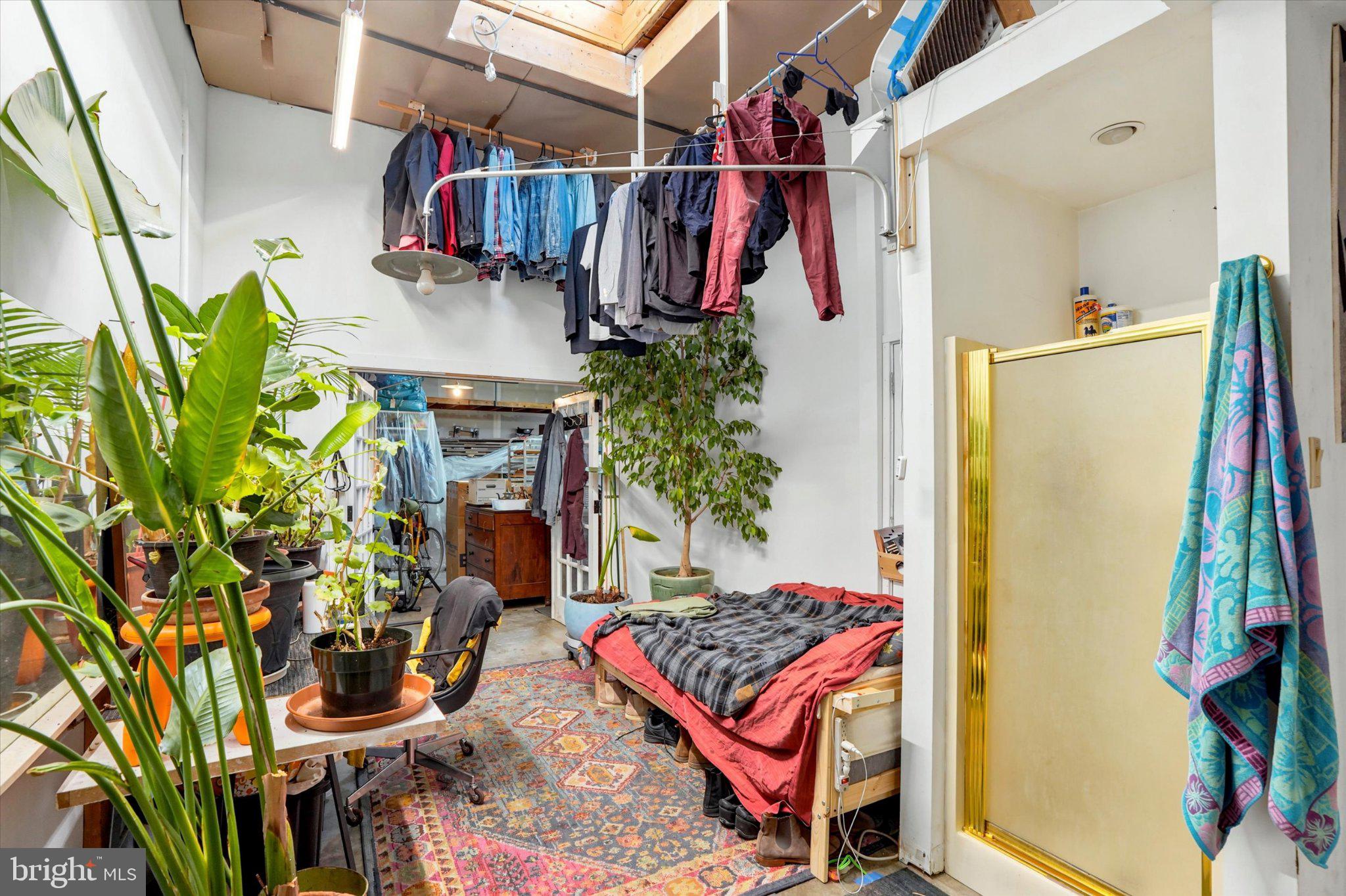 PORT RICHMOND - Commercial Sale