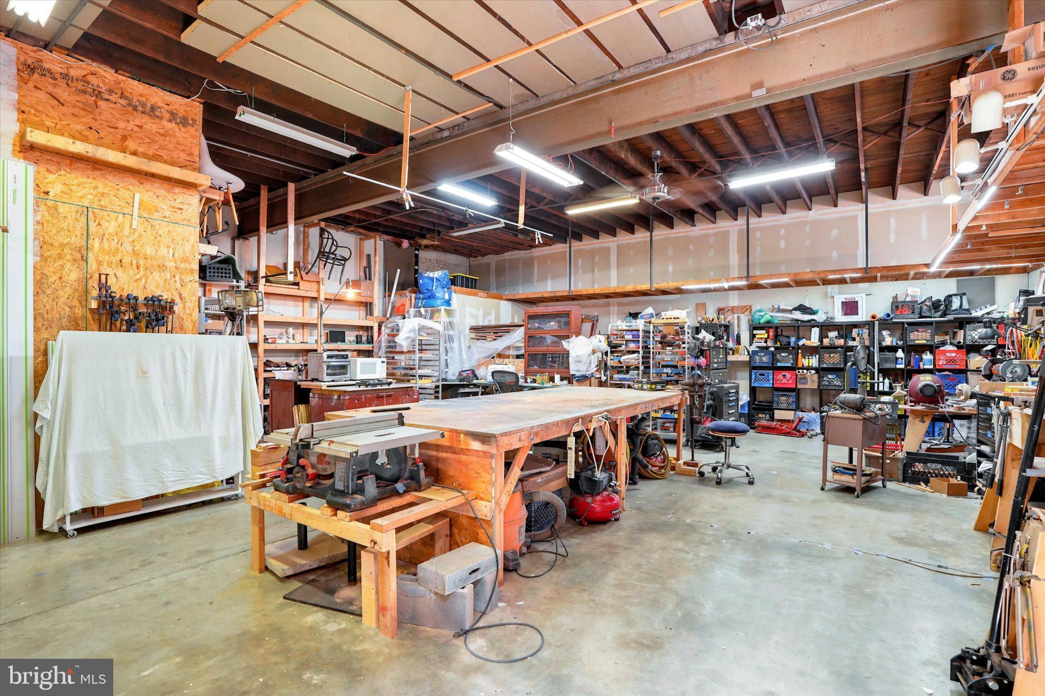 PORT RICHMOND - Commercial Sale
