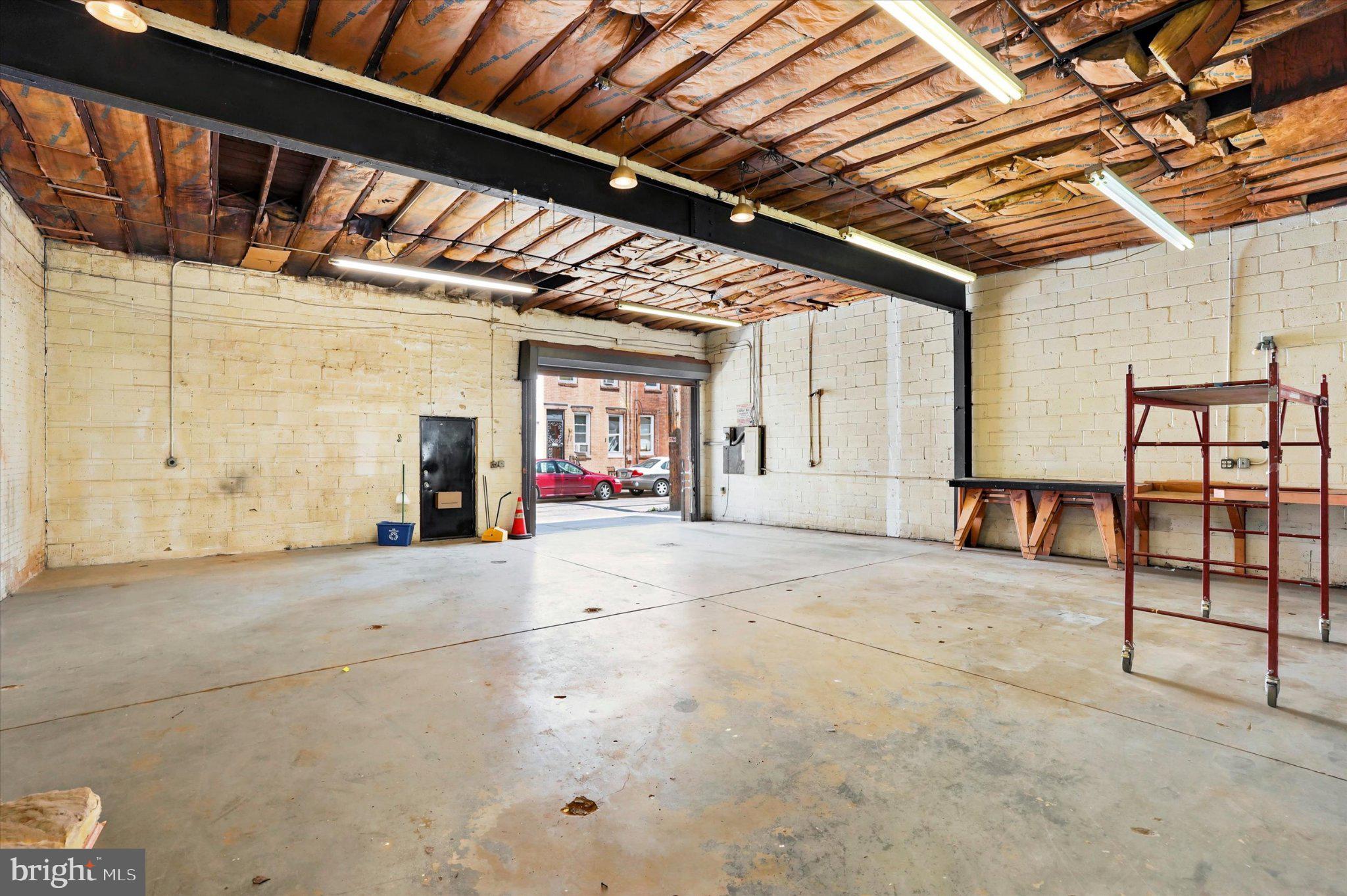 PORT RICHMOND - Commercial Sale
