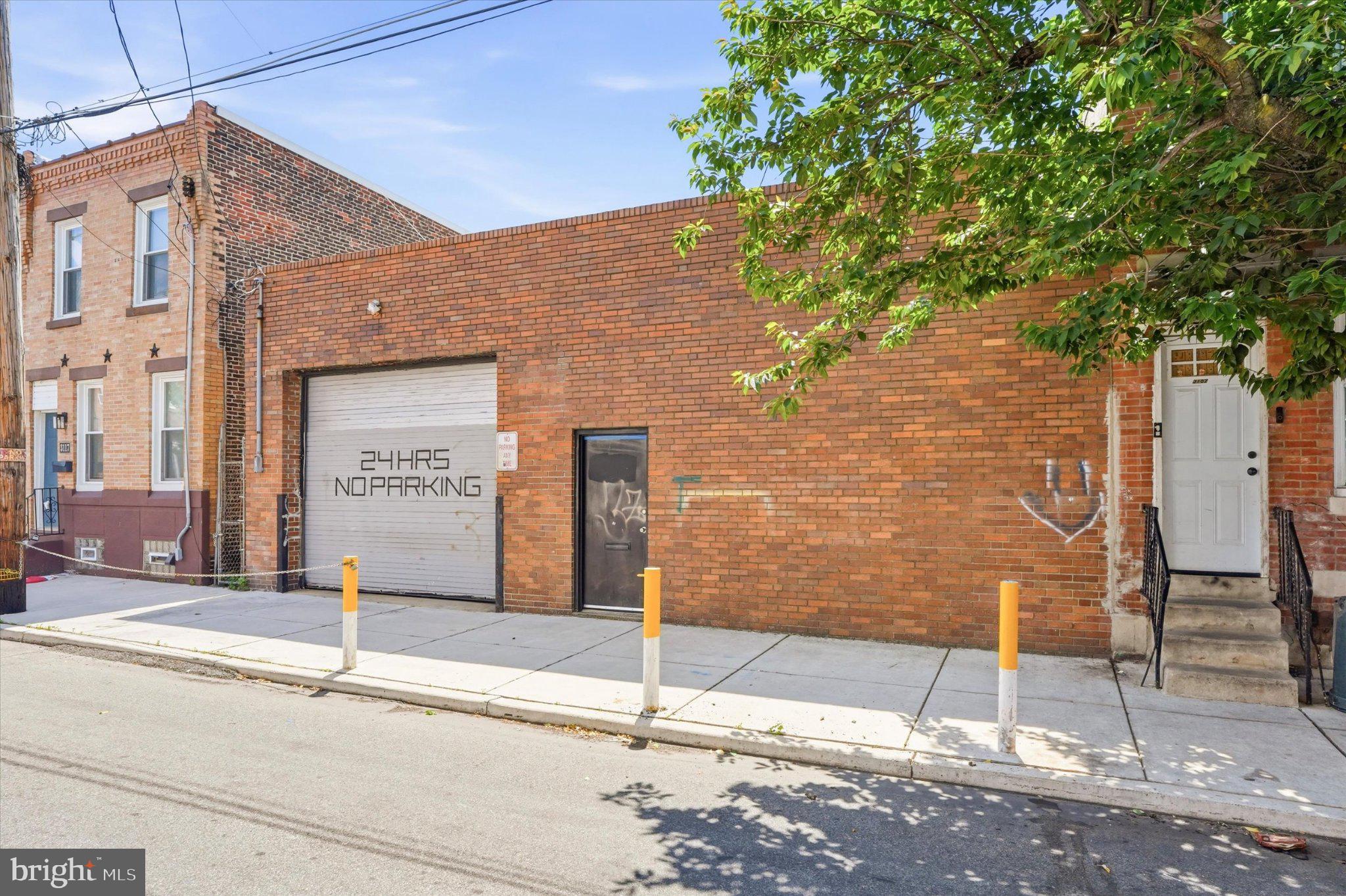 PORT RICHMOND - Commercial Sale