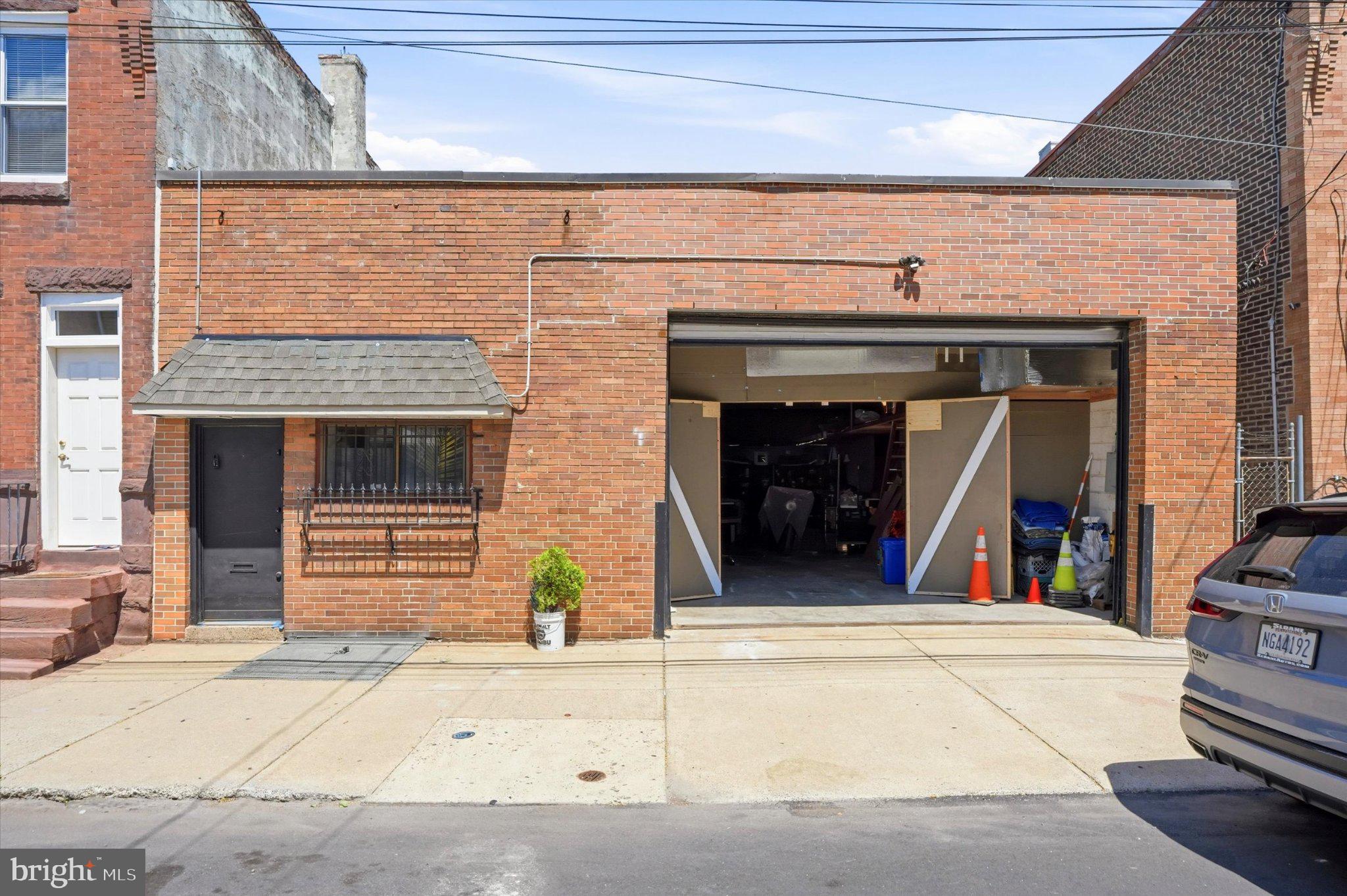 PORT RICHMOND - Commercial Sale