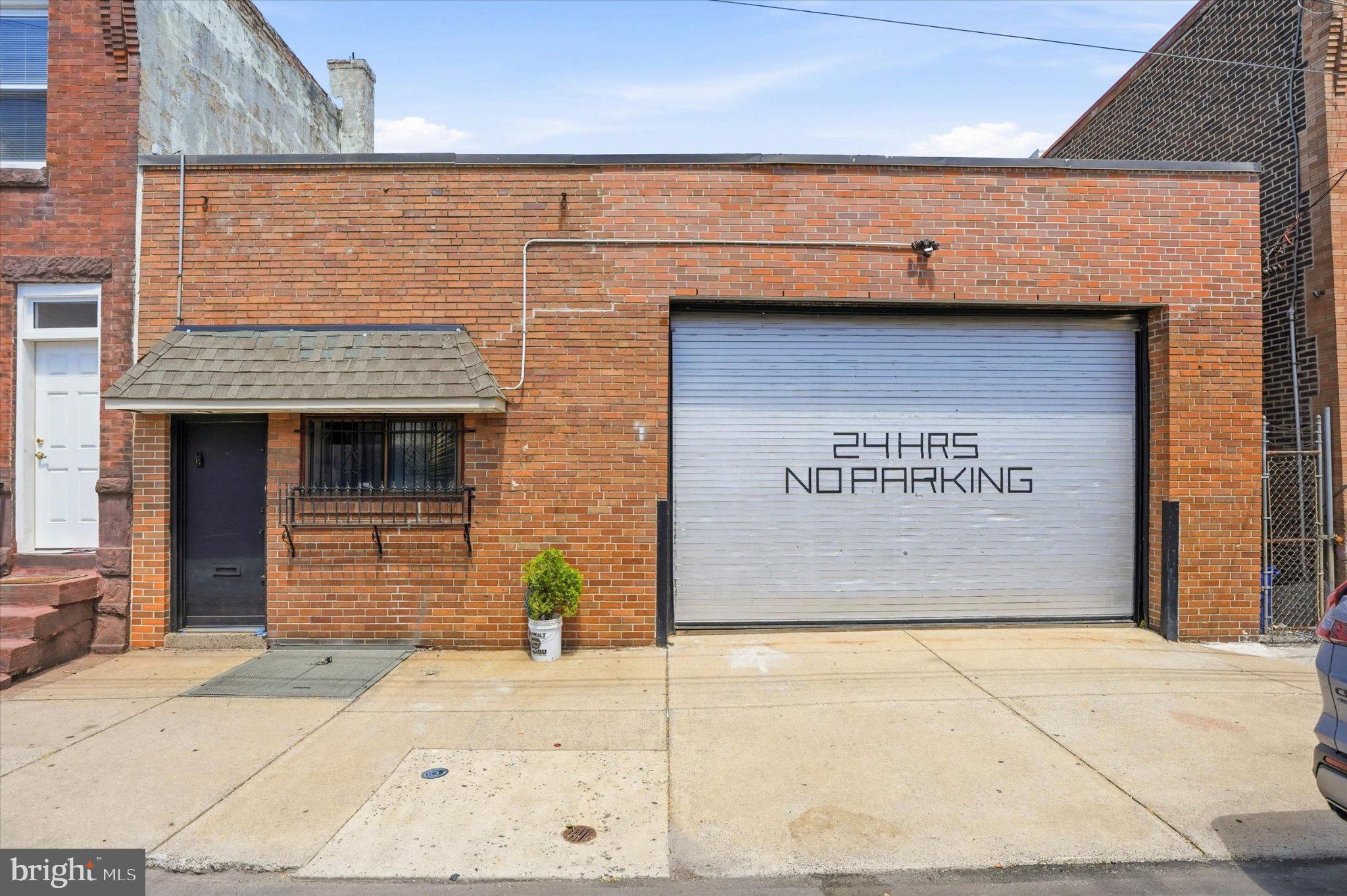 PORT RICHMOND - Commercial Sale