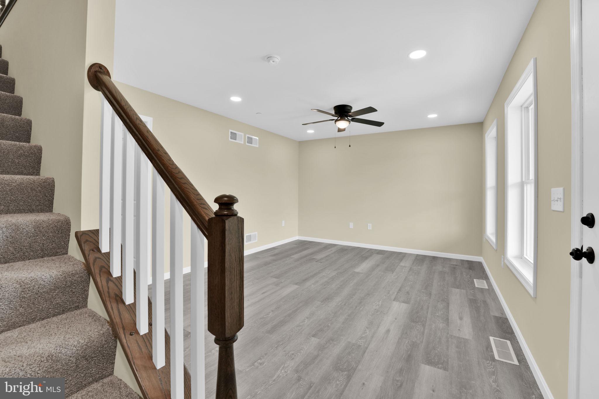 COLONIAL RIDGE - Residential