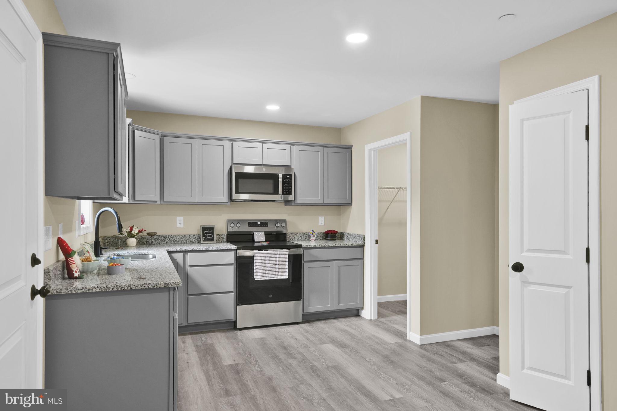 COLONIAL RIDGE - Residential