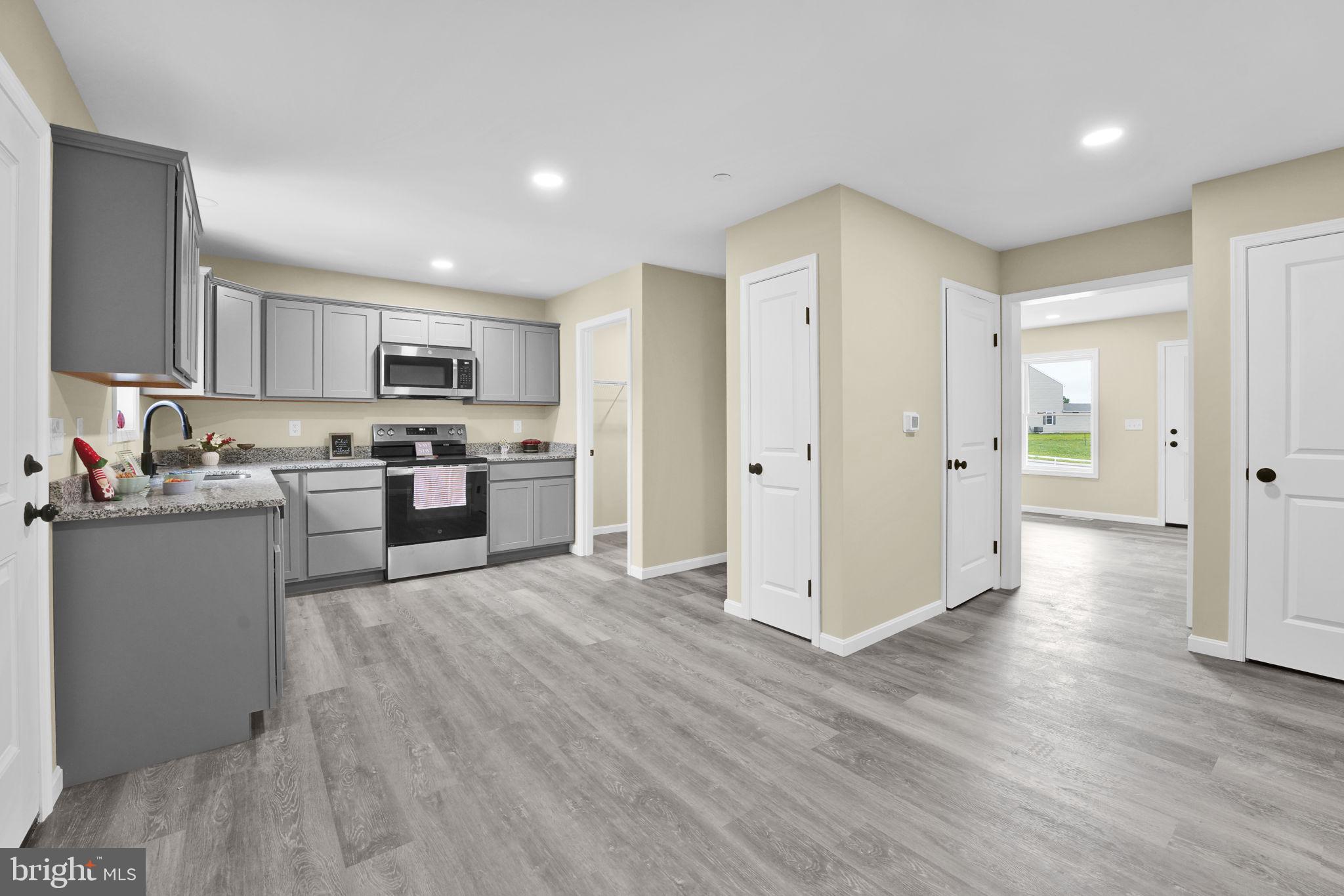 COLONIAL RIDGE - Residential