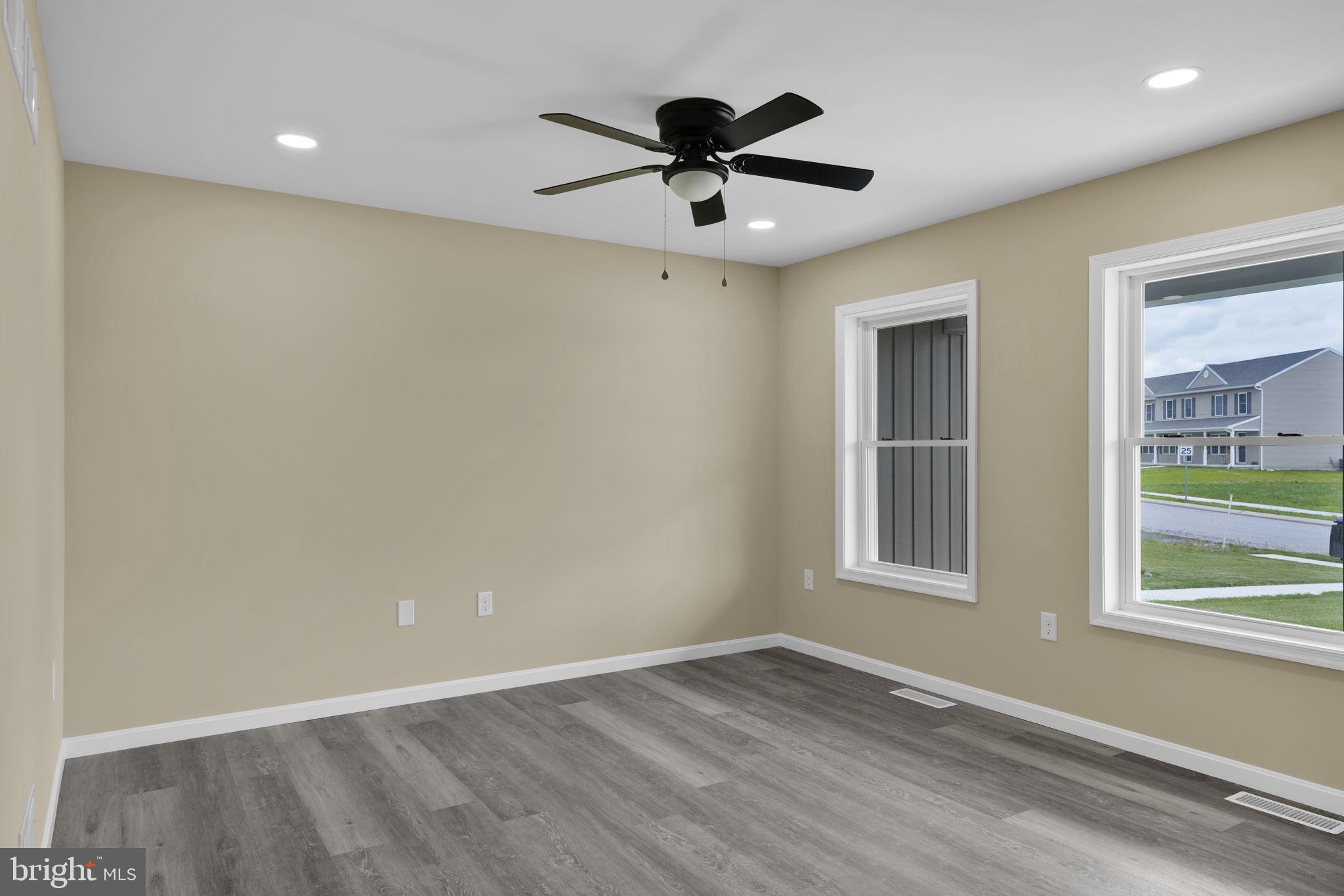 COLONIAL RIDGE - Residential