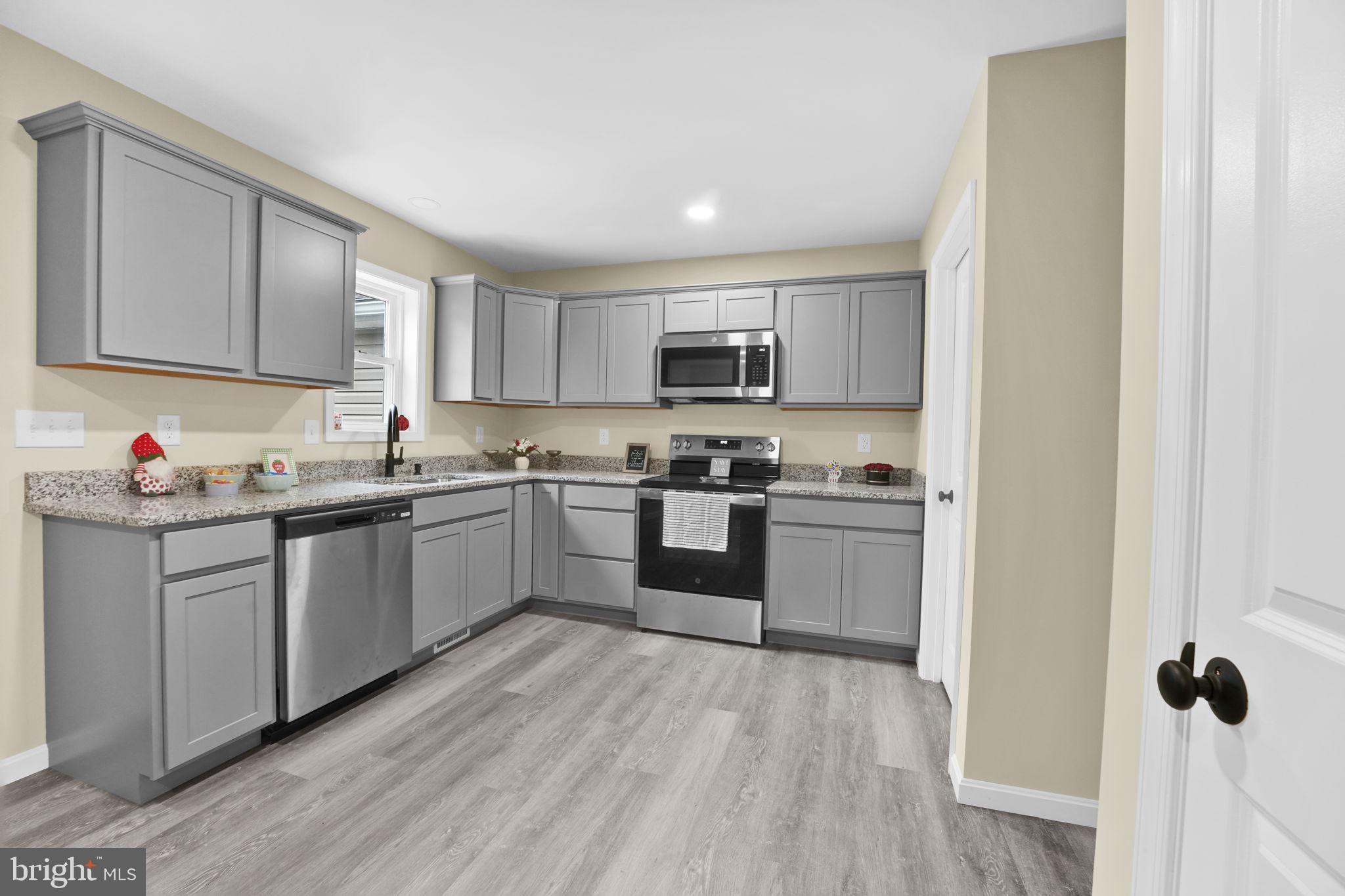 COLONIAL RIDGE - Residential