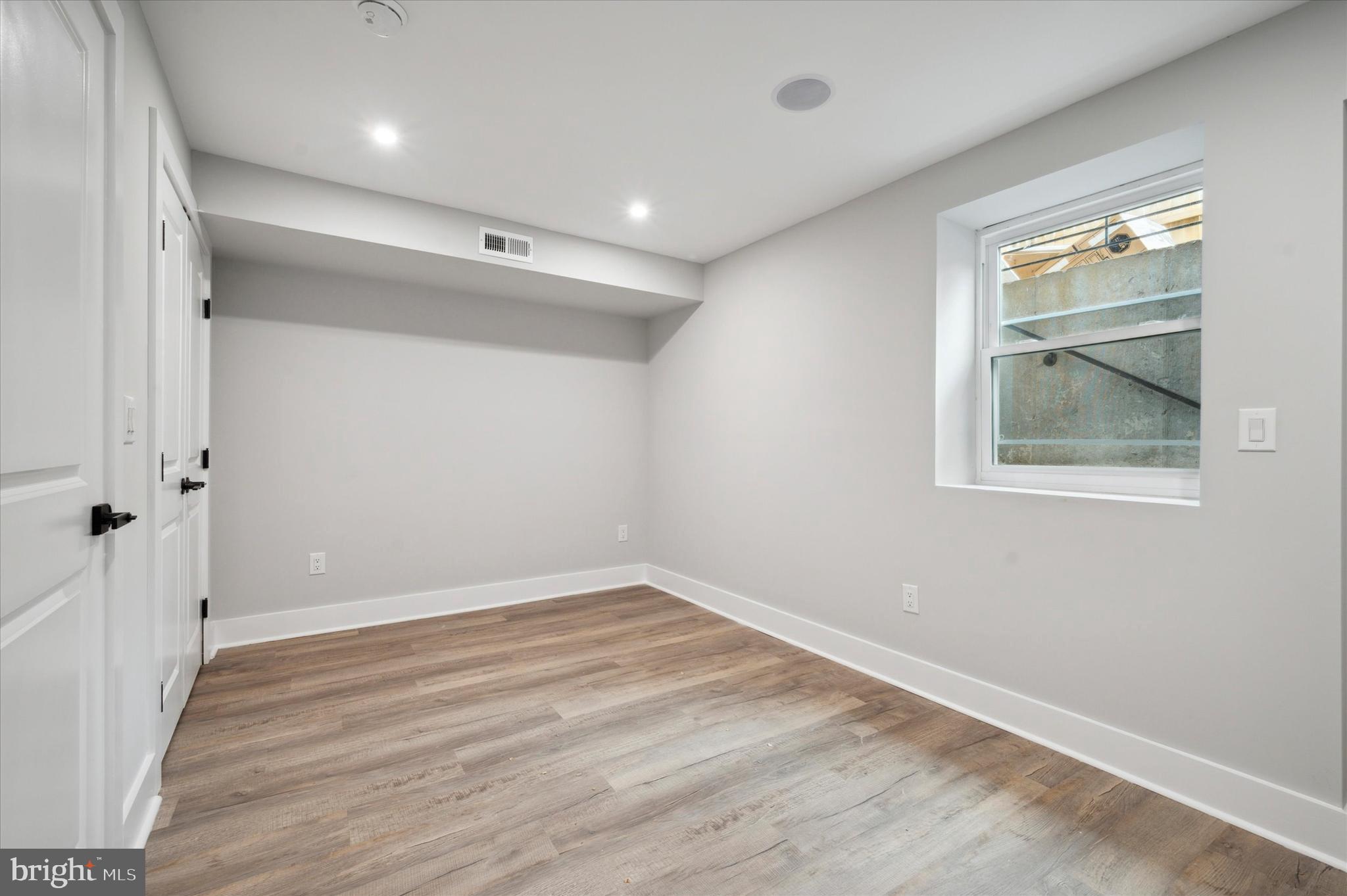 OLDE KENSINGTON - Residential Lease
