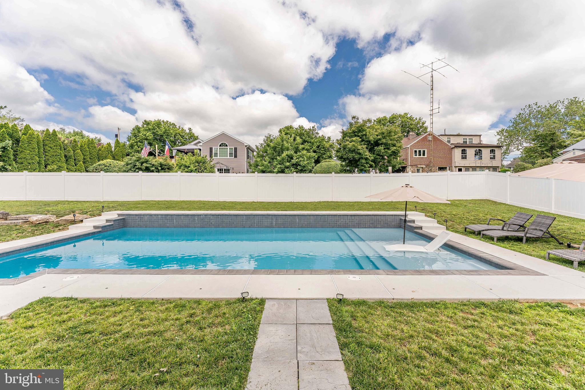 NEWTOWN HGTS - Residential