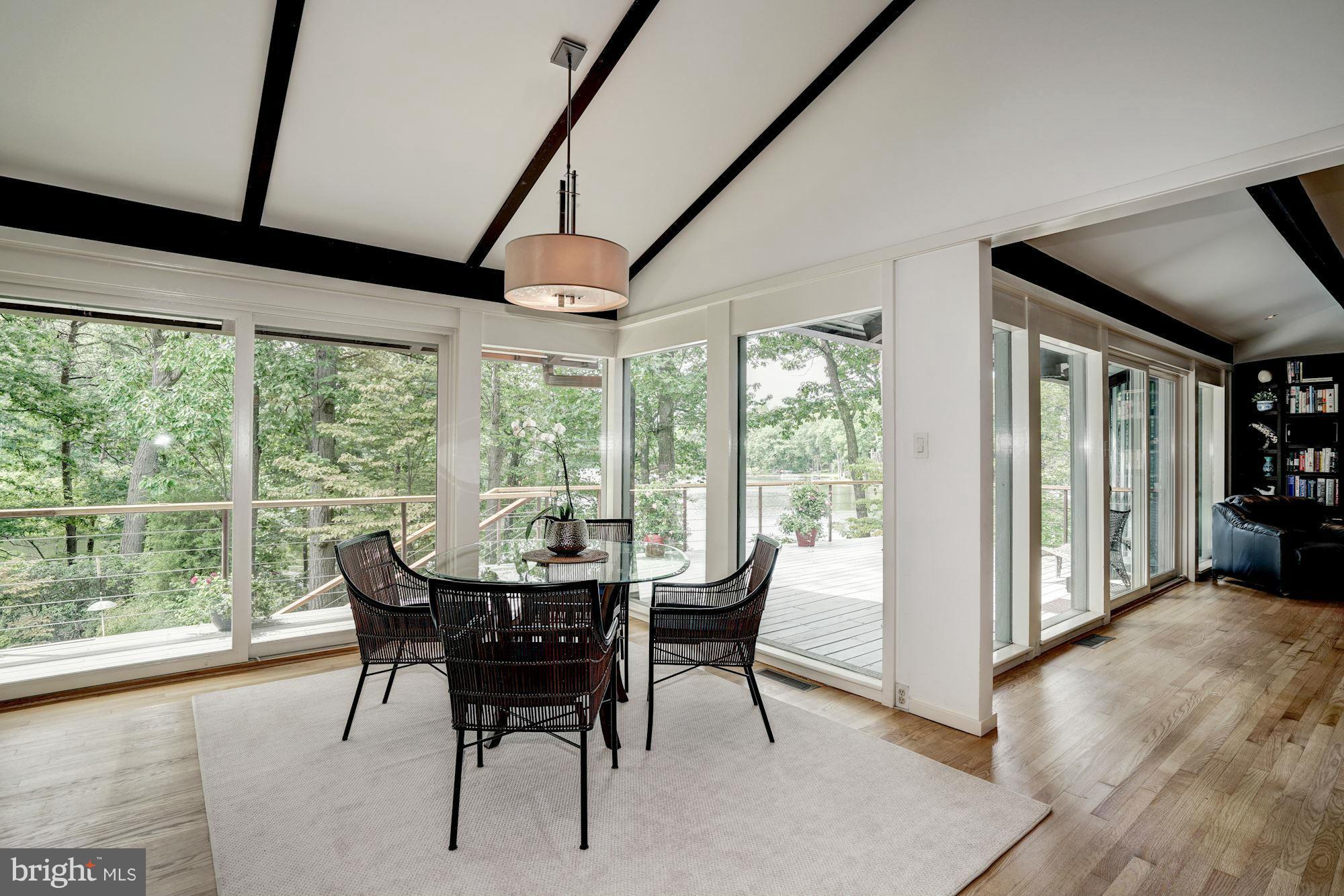 LAKE BARCROFT - Residential