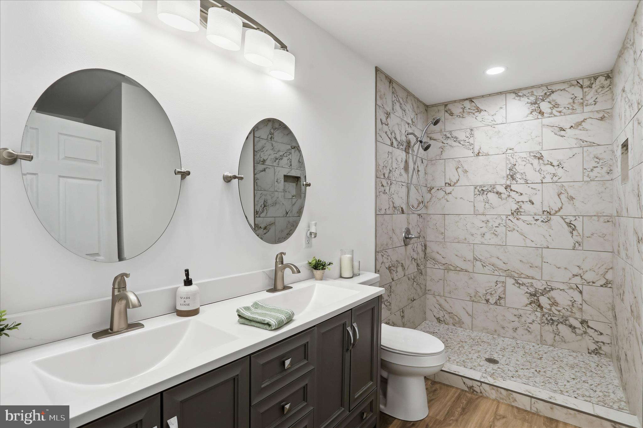 CREEKSIDE MANOR - Residential