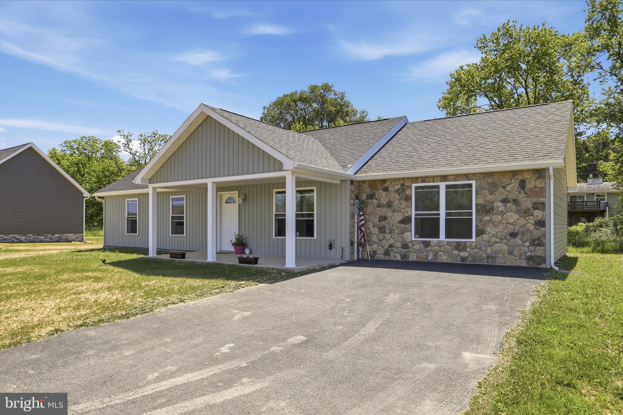 CREEKSIDE MANOR - Residential