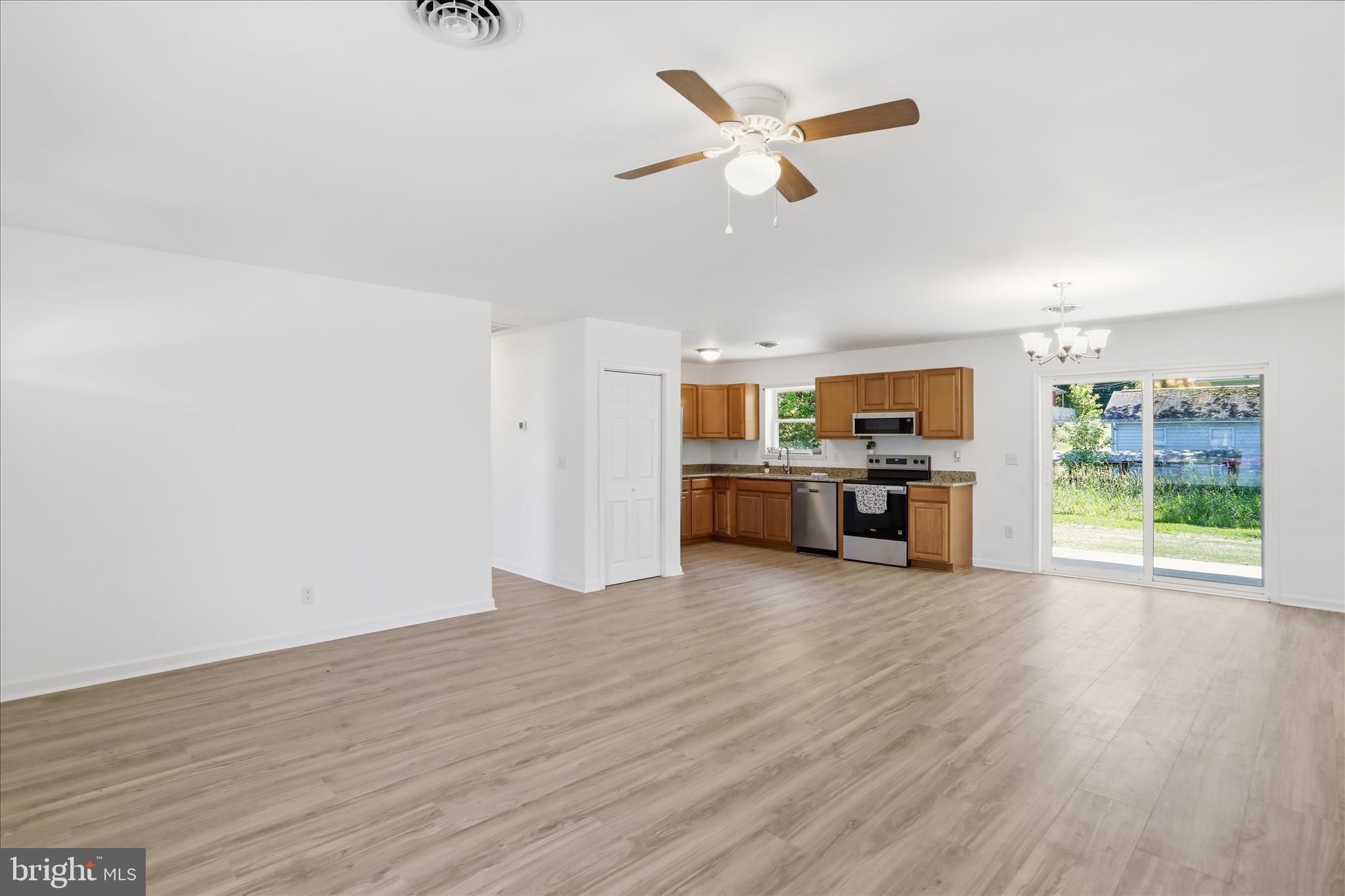 CREEKSIDE MANOR - Residential