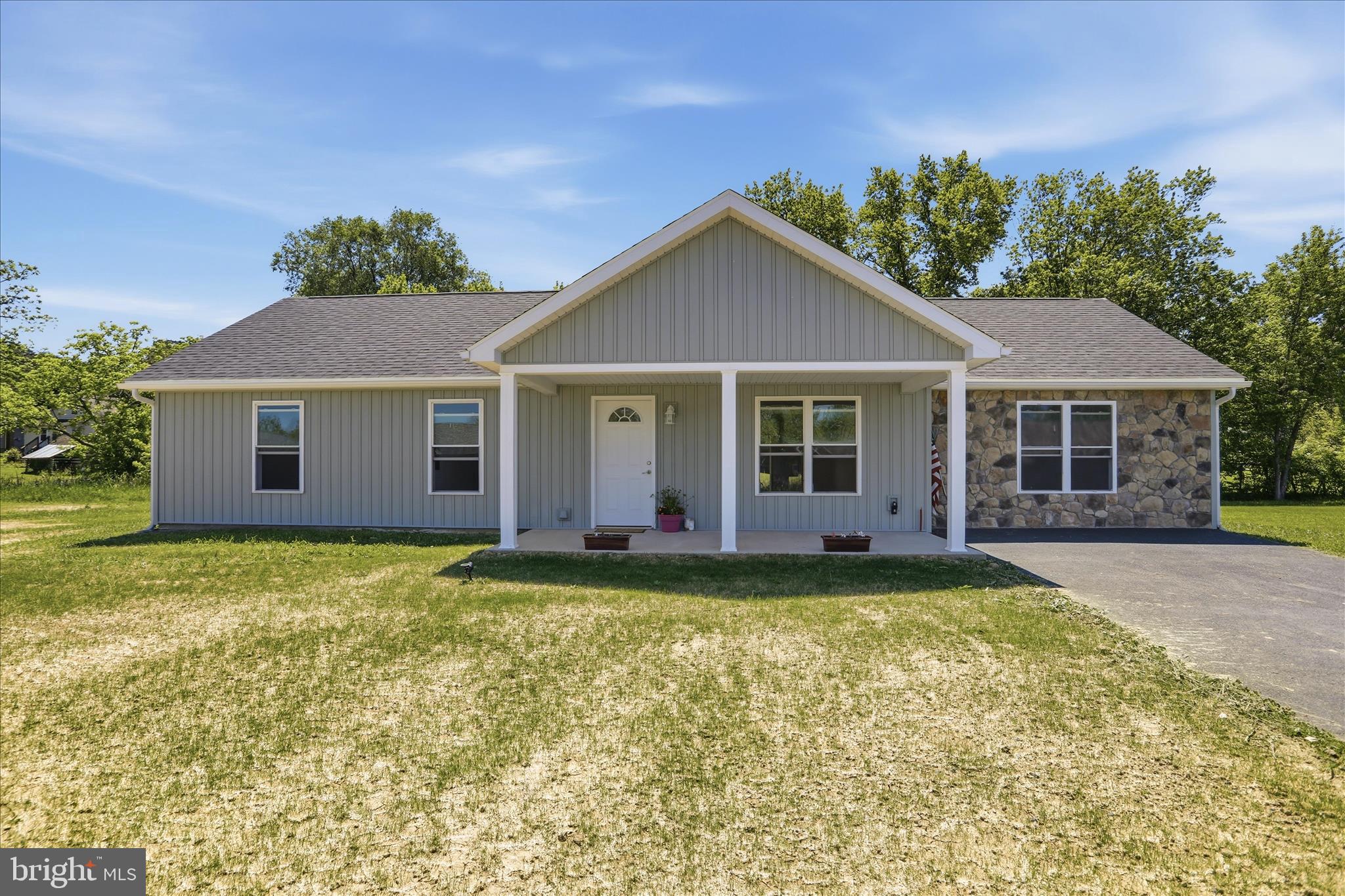 CREEKSIDE MANOR - Residential