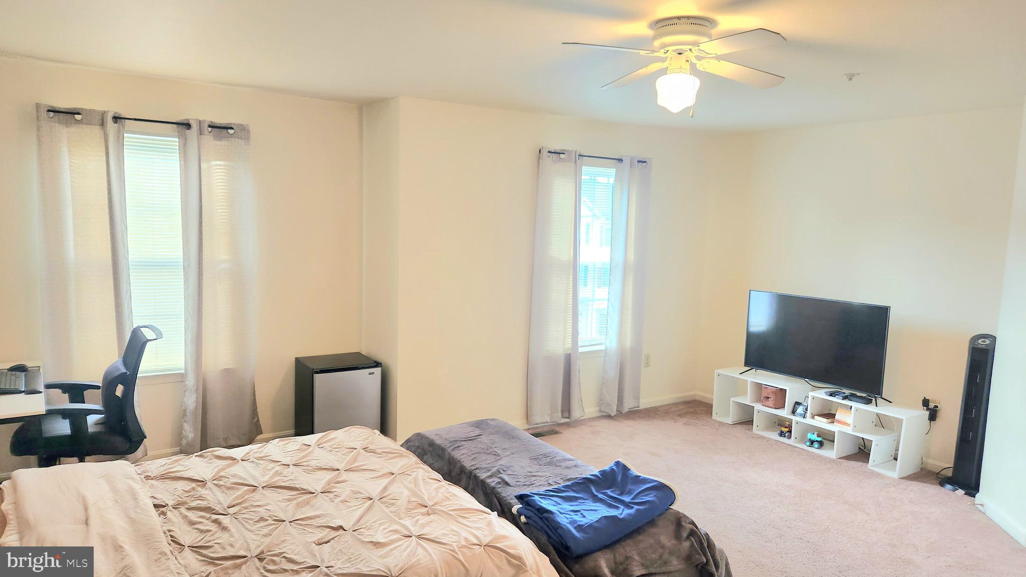 SEVEN OAKS - Residential Lease