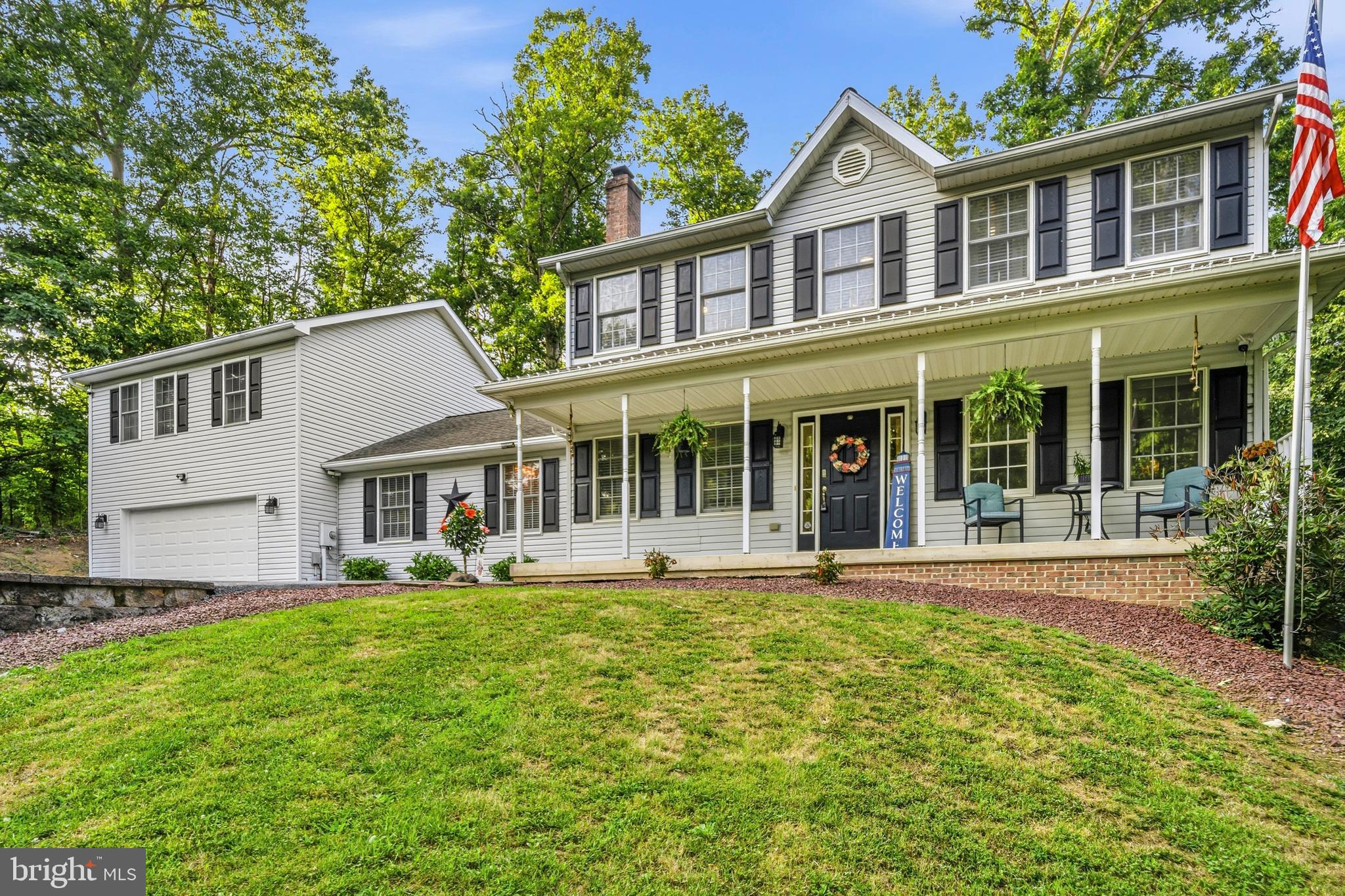 WHISPERING FALLS - Residential