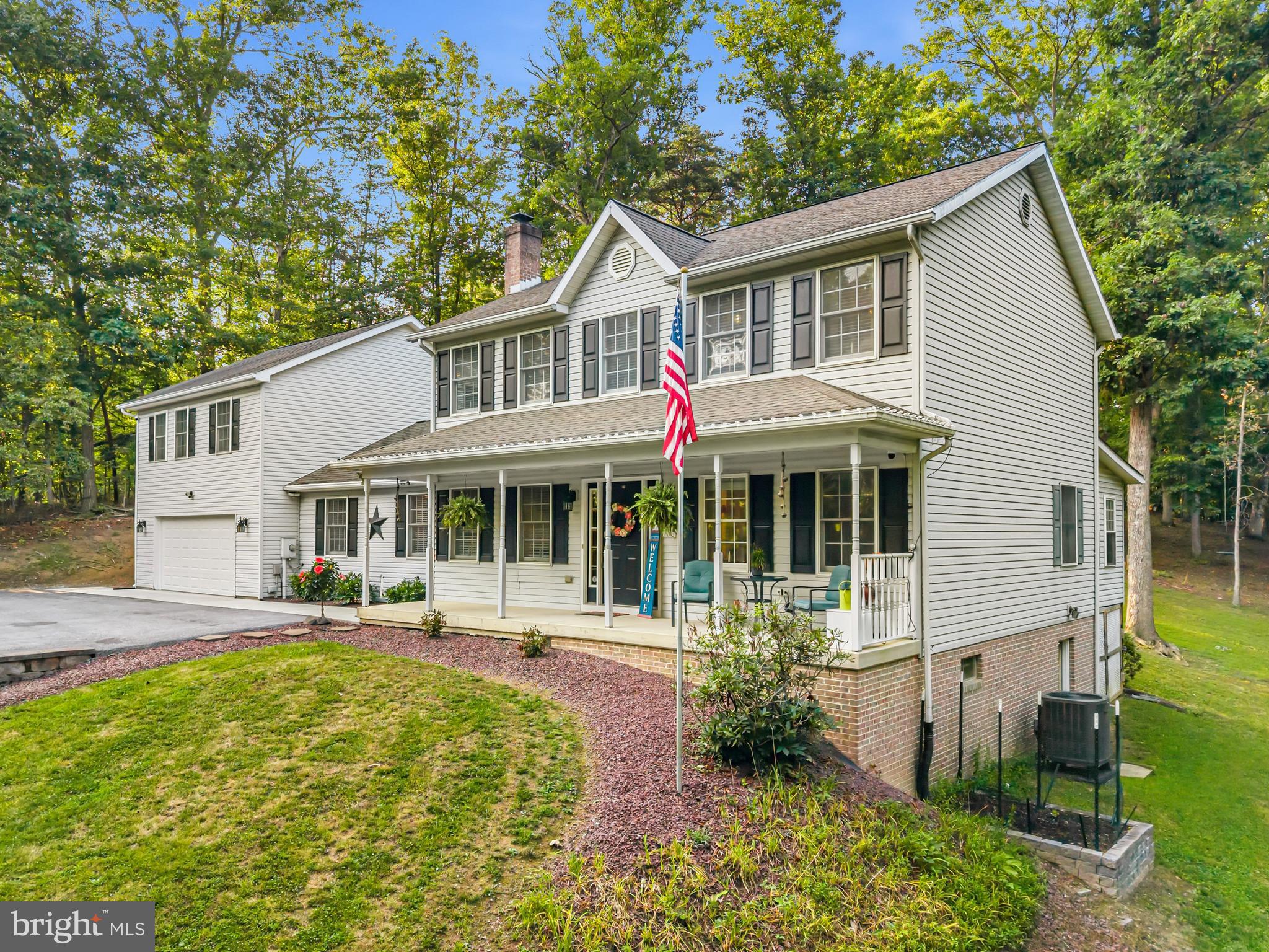 WHISPERING FALLS - Residential