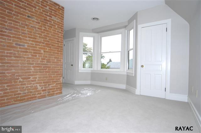 SPRINGDALE - Residential Lease