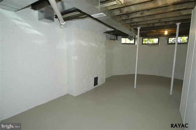 SPRINGDALE - Residential Lease