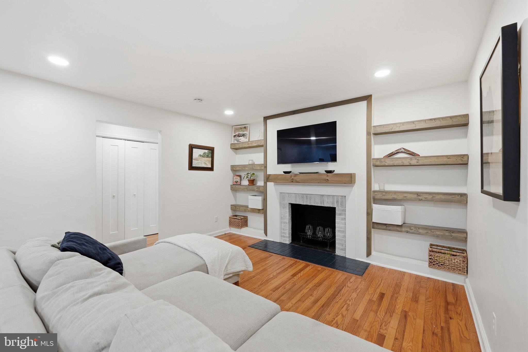 INDIAN SPRING HILLS - Residential