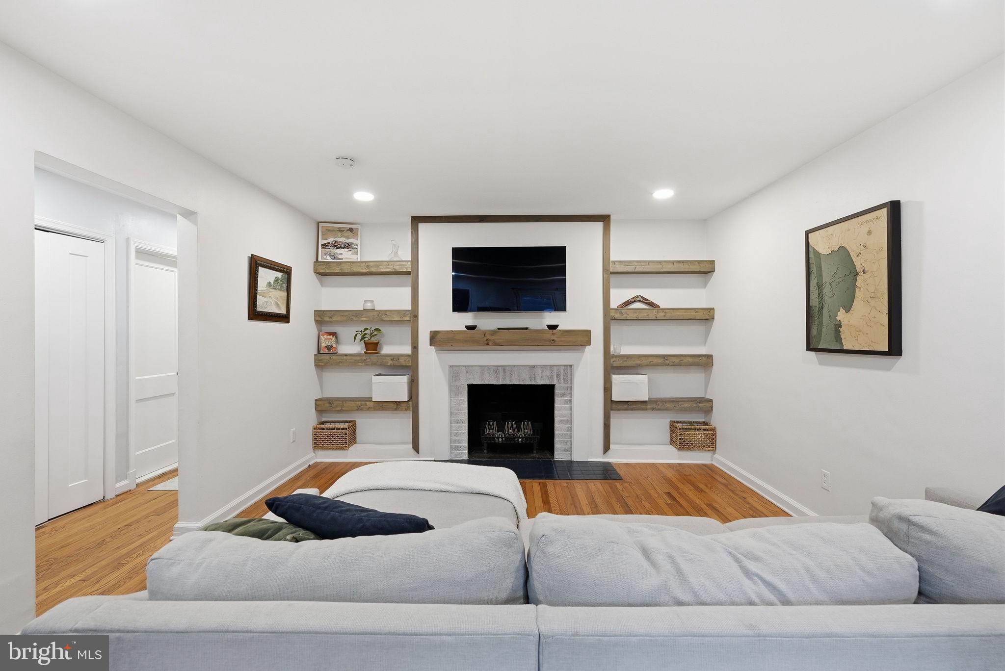 INDIAN SPRING HILLS - Residential