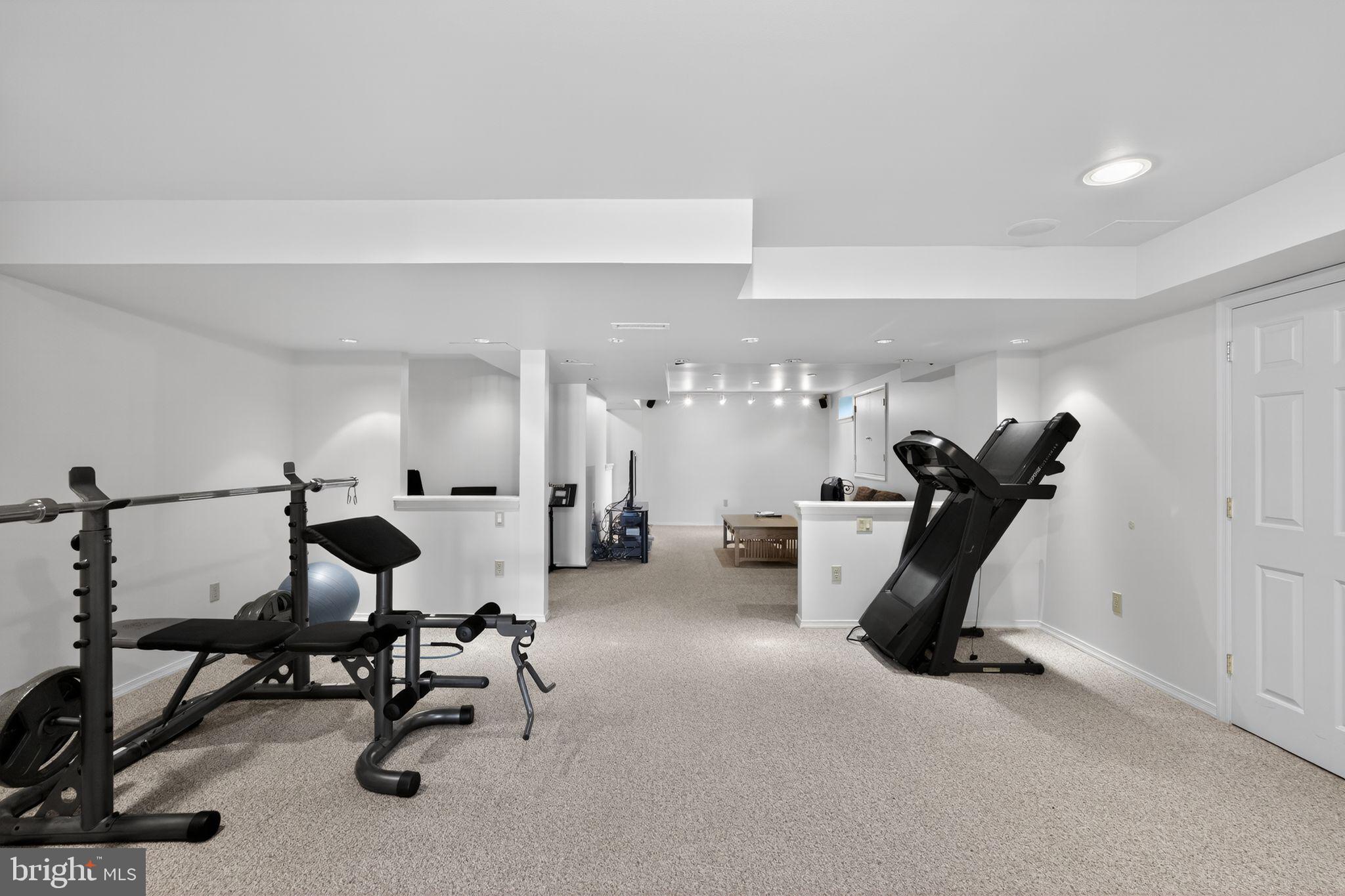 MAINLAND RIDGE - Commercial Sale