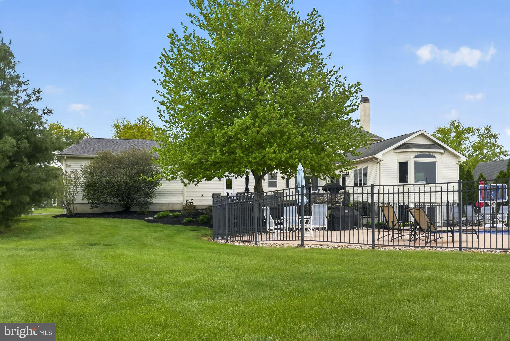 MAINLAND RIDGE - Commercial Sale