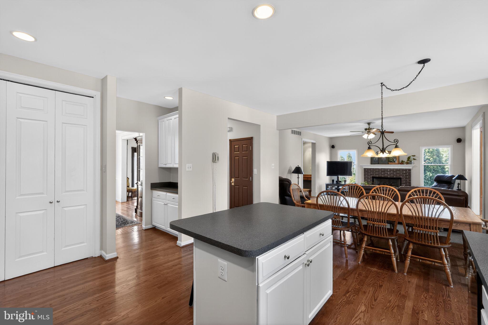 MAINLAND RIDGE - Commercial Sale