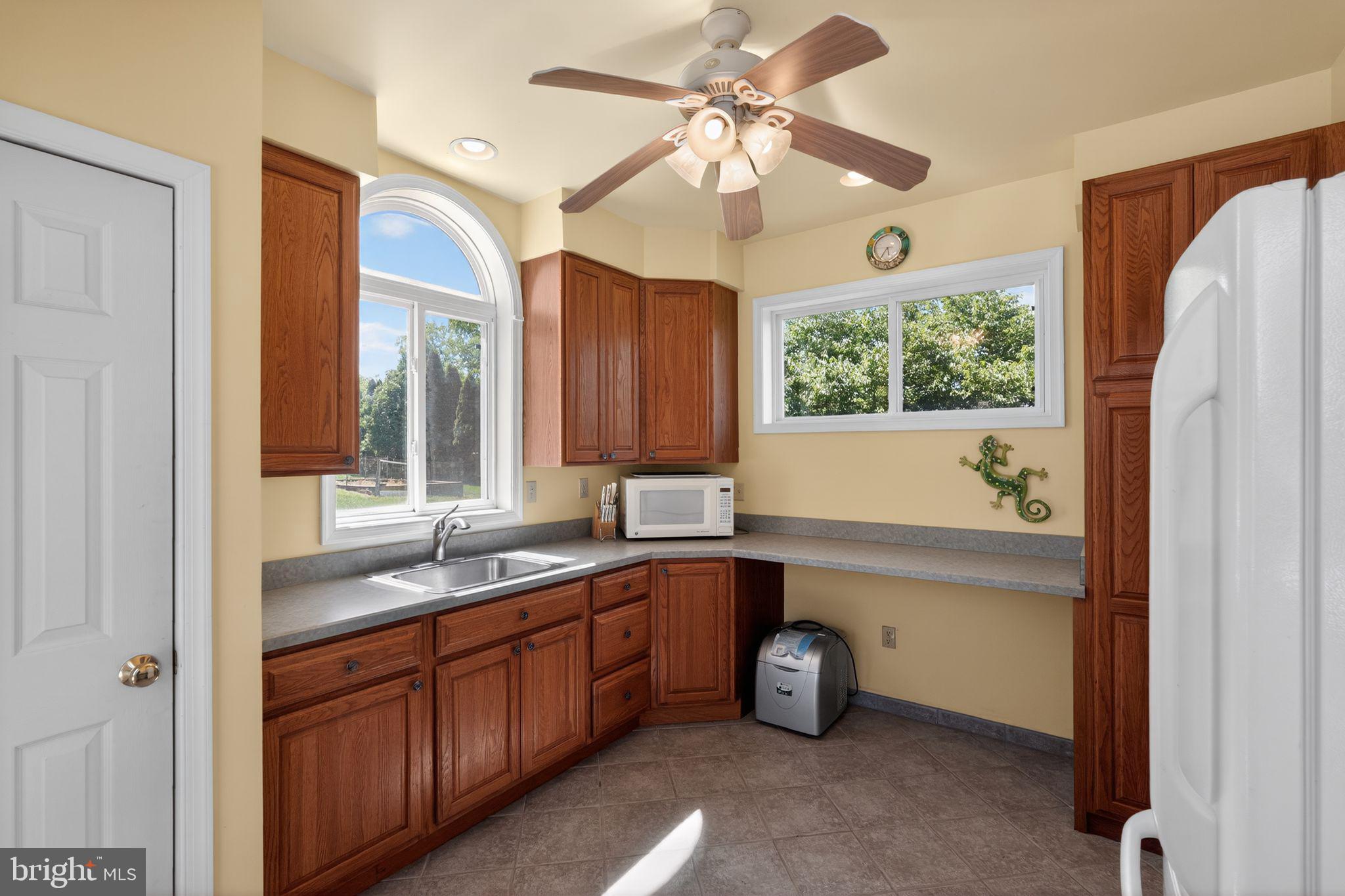 MAINLAND RIDGE - Commercial Sale